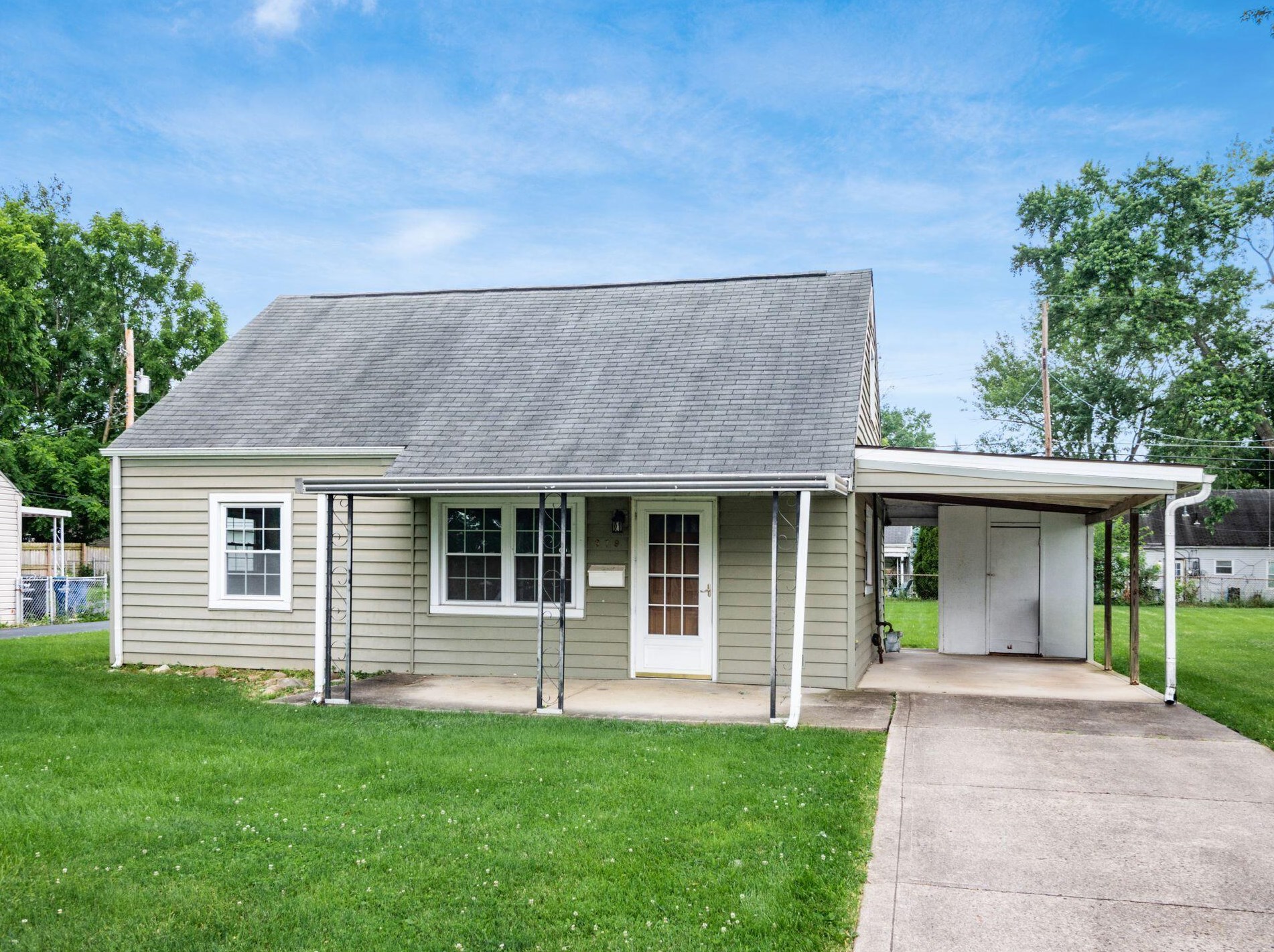 879 Duke Rd, Columbus, OH 43213-2416