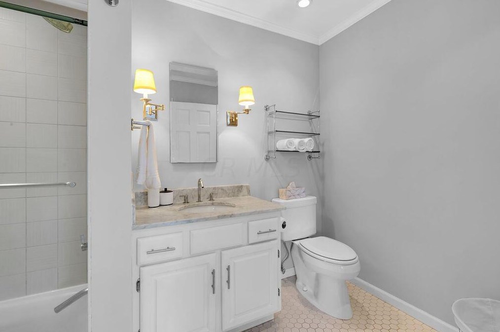 295 1st Ave, Columbus OH 43201-3389 exterior