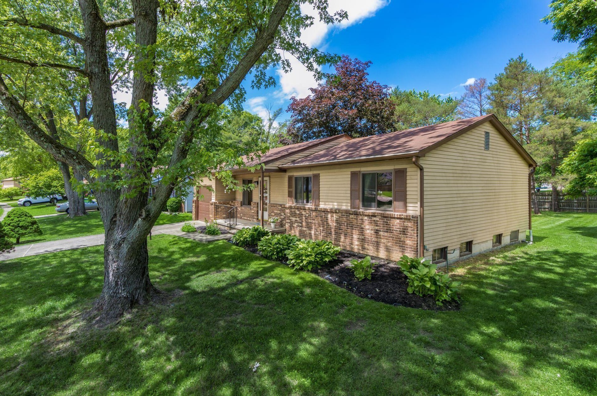2888 Chimney Point Dr, Columbus, OH 43231-5945
