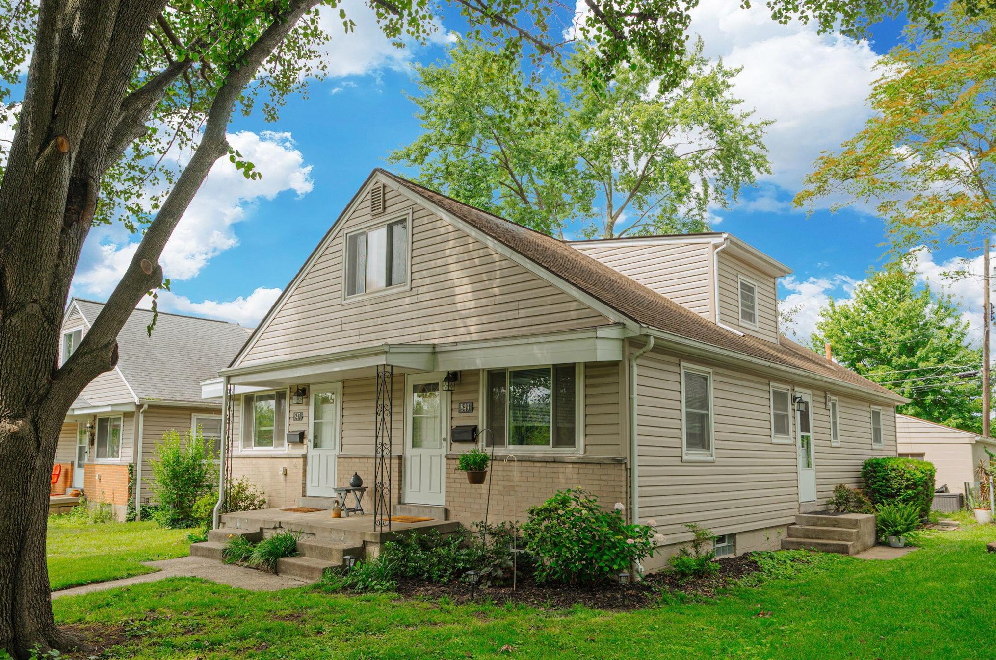 849 Palmer Rd, Columbus OH  43212-3782 exterior