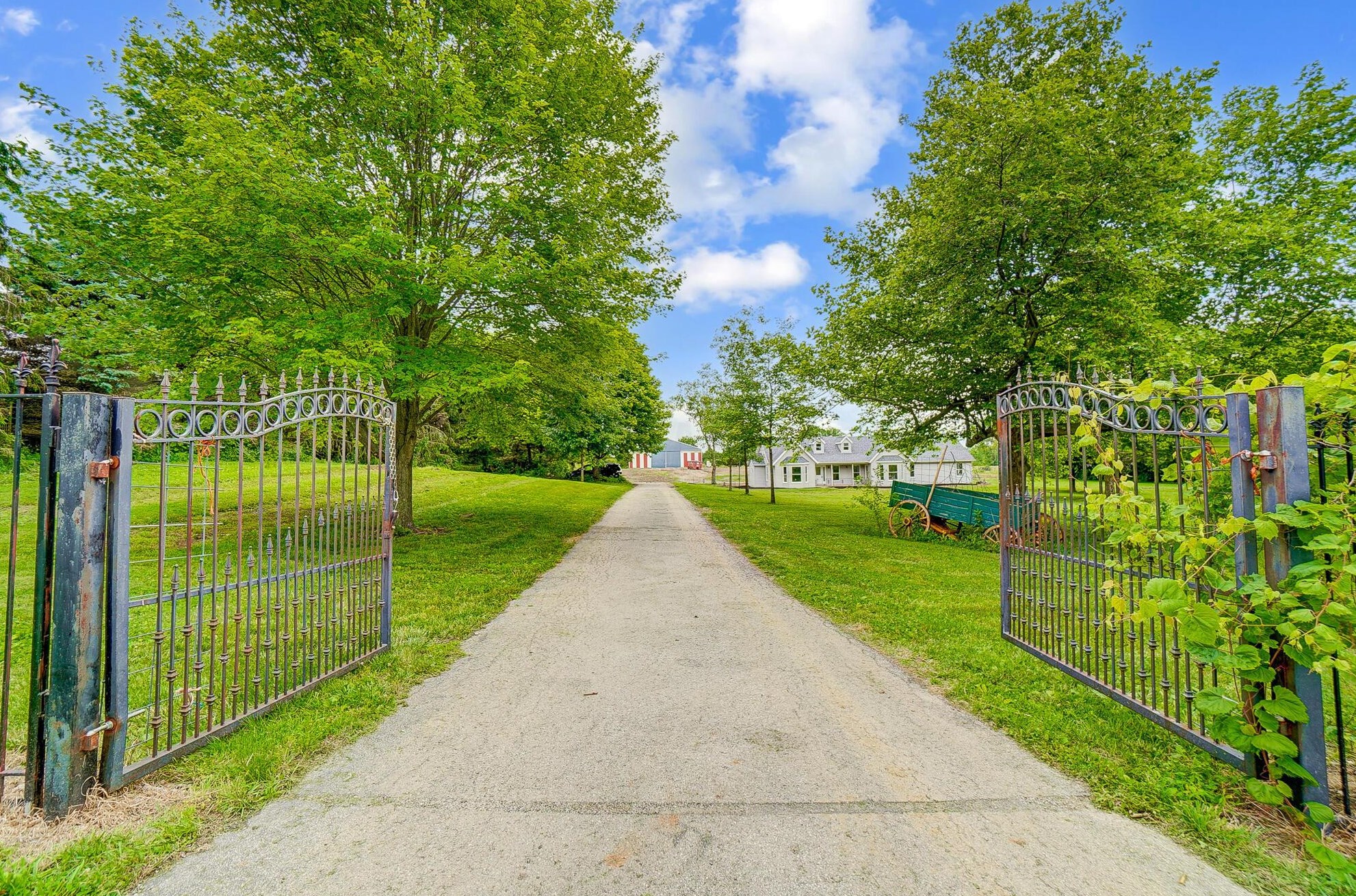 2480 Arthur Rd, Springfield, OH 45502