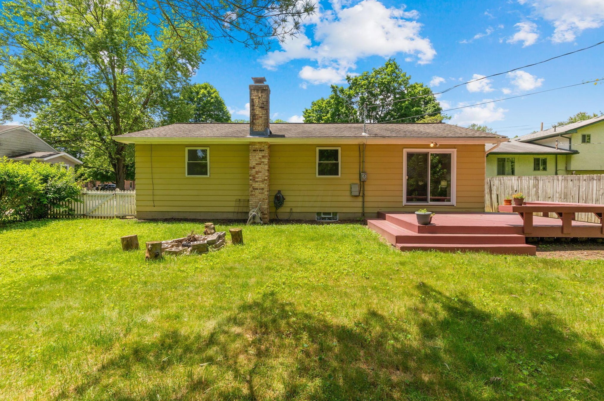 76 Vine St, Pataskala OH  43062-8778 exterior