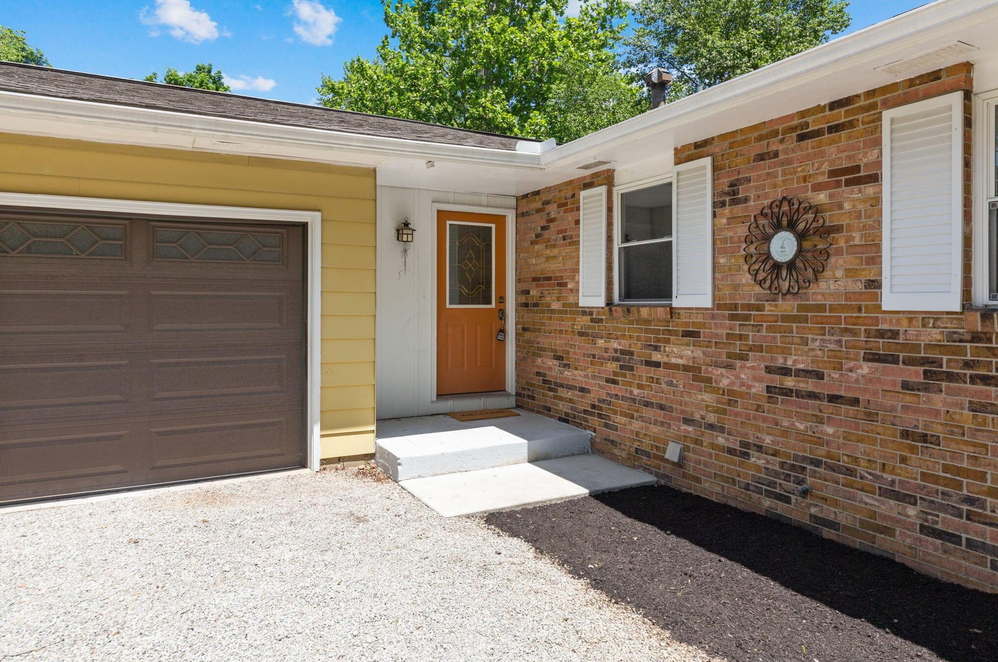 76 Vine St, Pataskala, OH 43062-8377