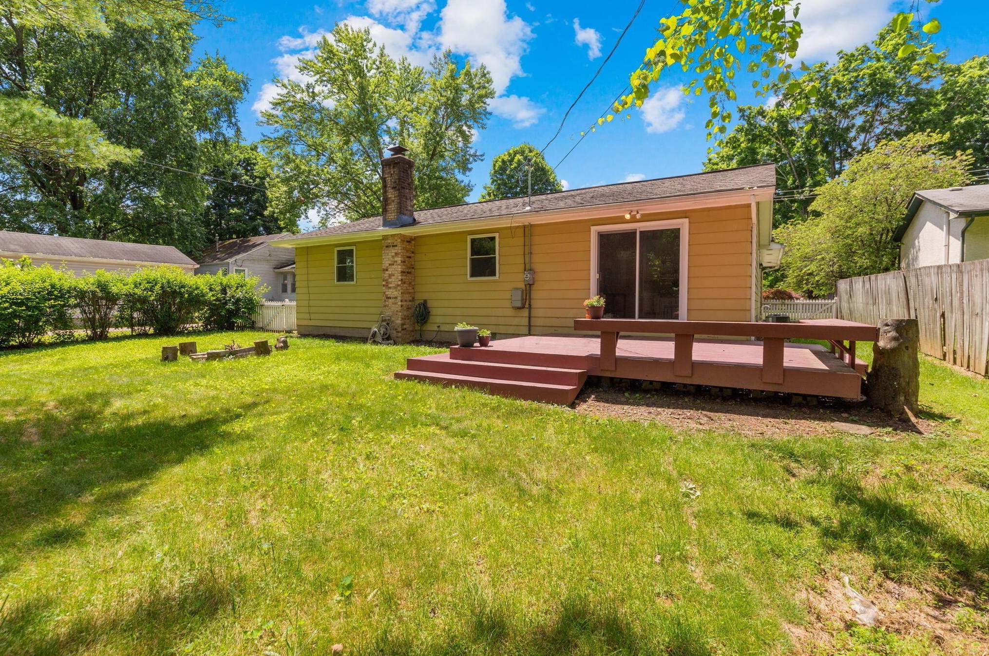 76 Vine St, Pataskala OH  43062-8778 exterior