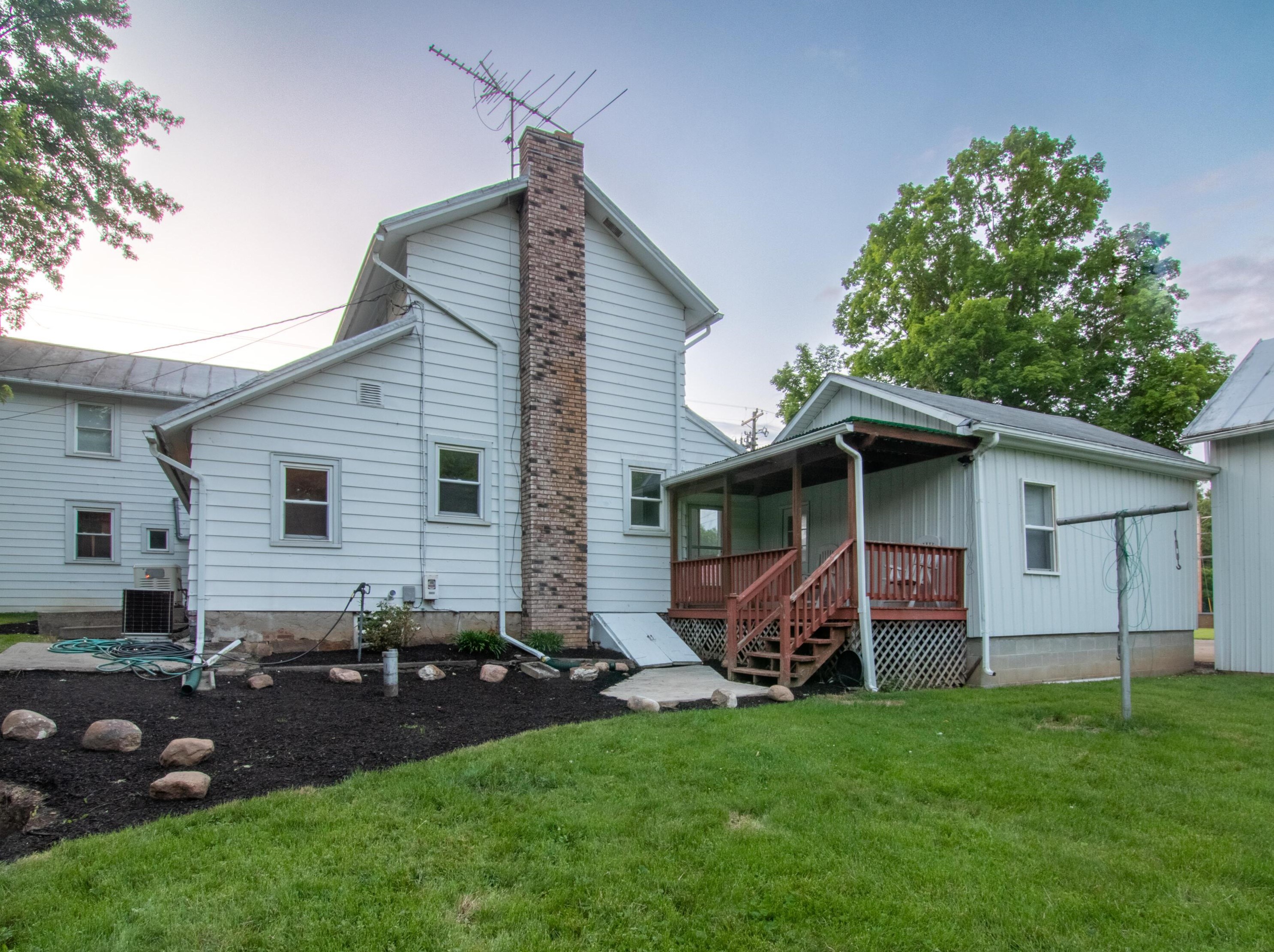 7106 Columbus Rd, Mount Vernon OH  43050-4040 exterior
