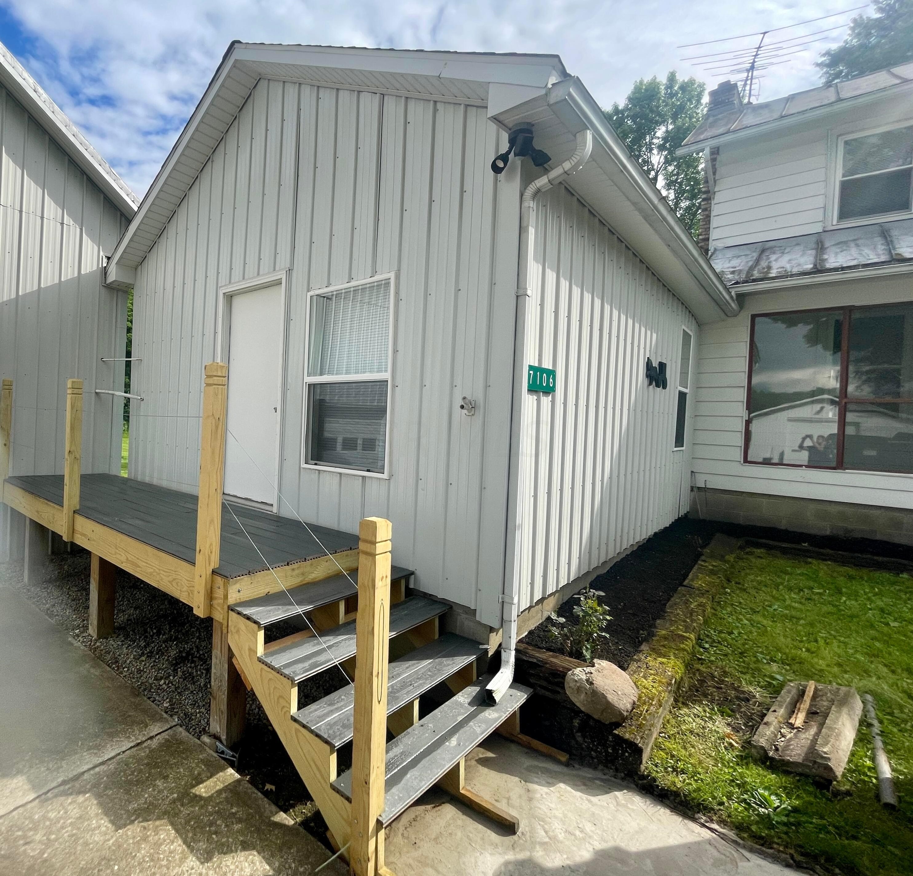 7106 Columbus Rd, Mount Vernon OH  43050-4040 exterior