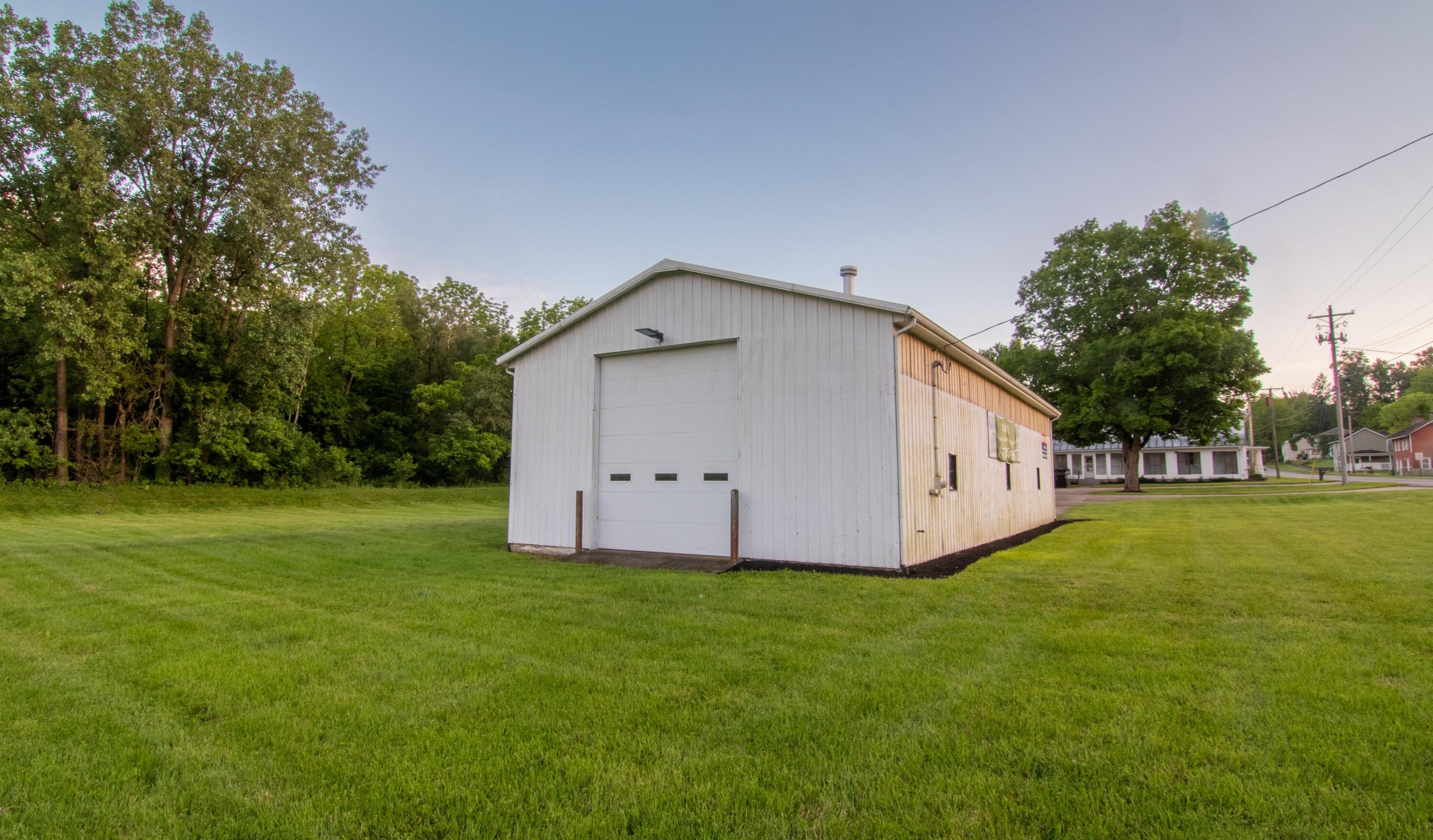 7106 Columbus Rd, Mount Vernon OH  43050-4040 exterior