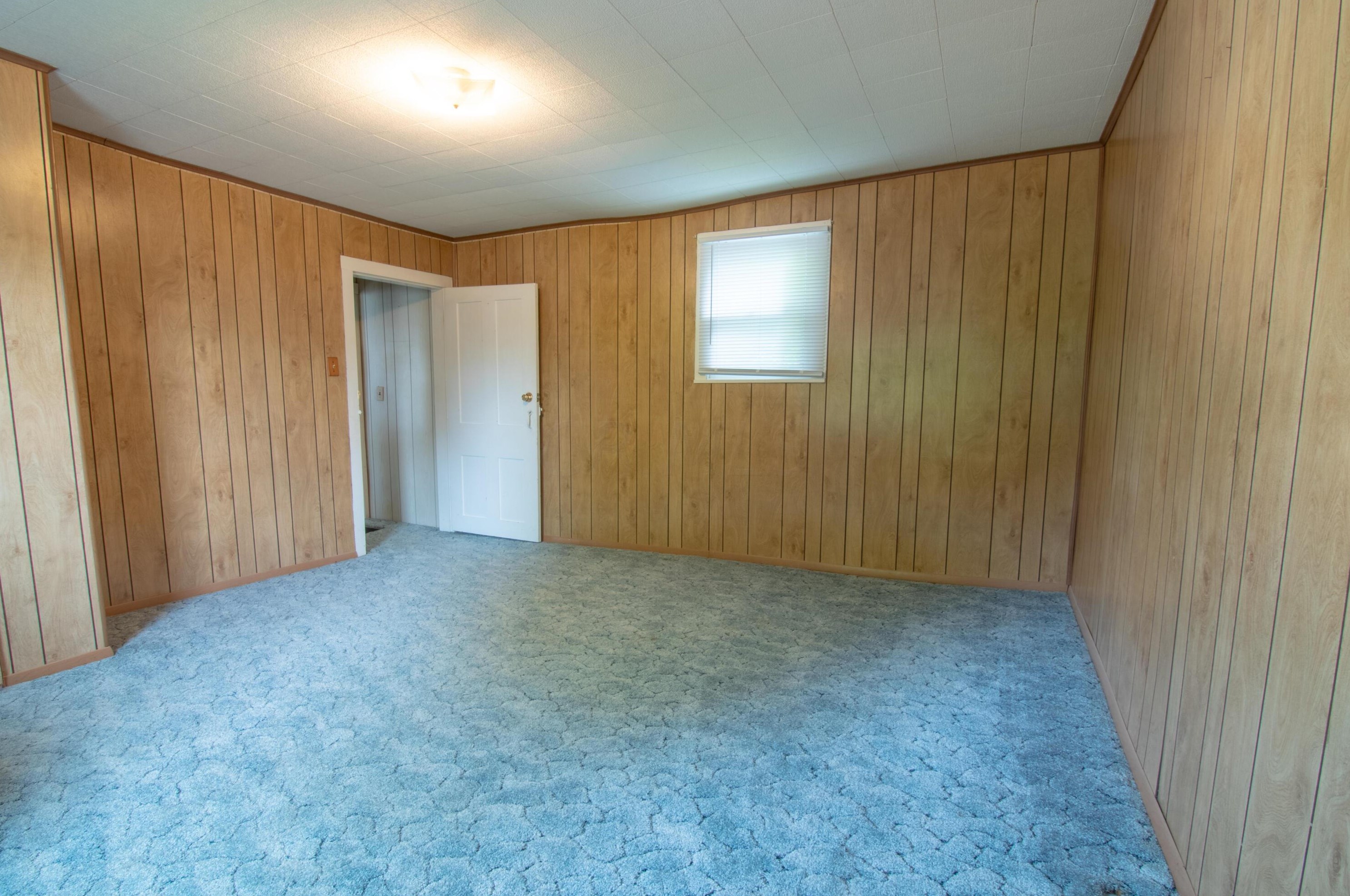7106 Columbus Rd, Mount Vernon OH  43050-4040 exterior