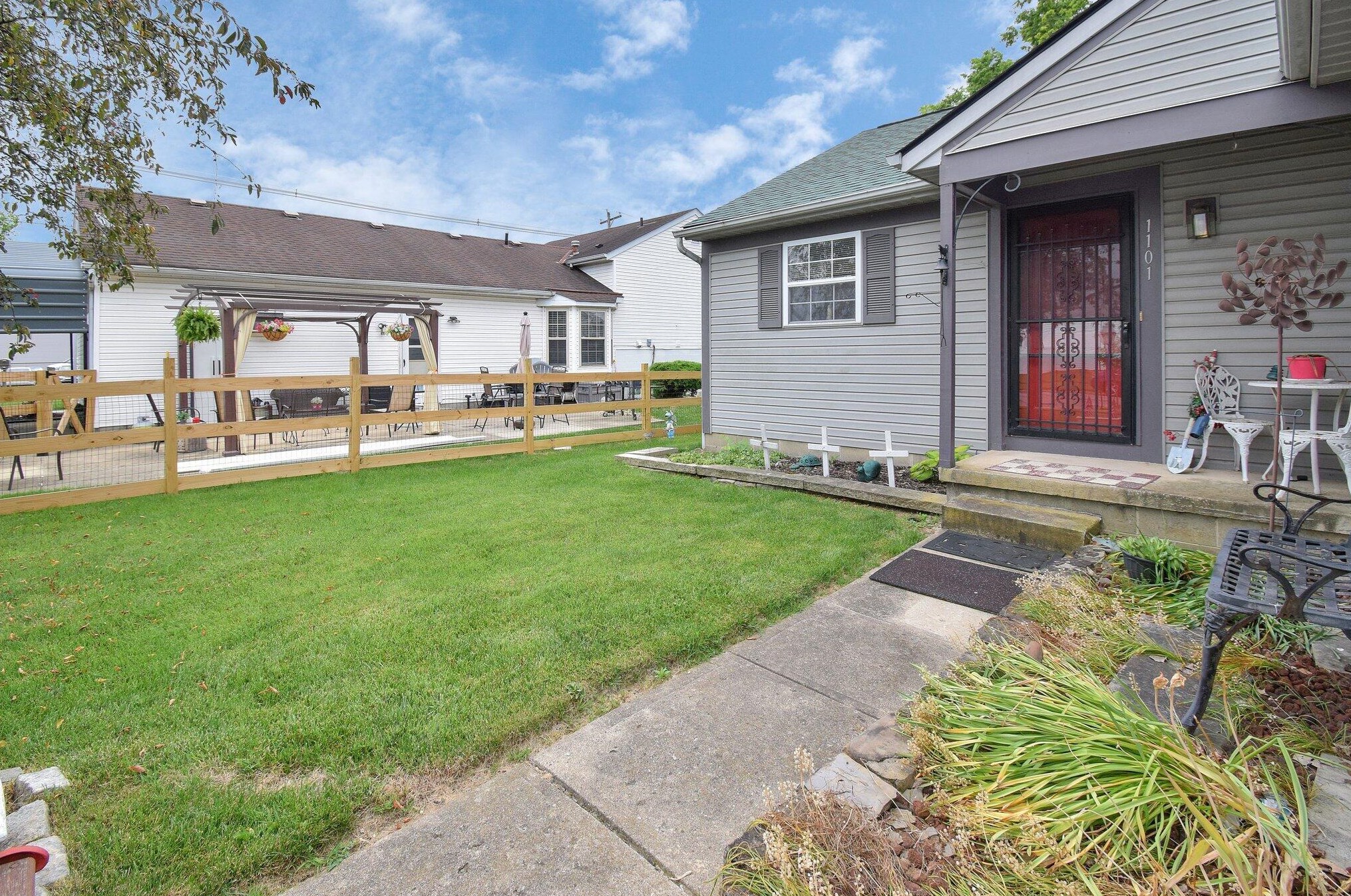 1101 Esther Dr, Columbus OH  43207-7221 exterior