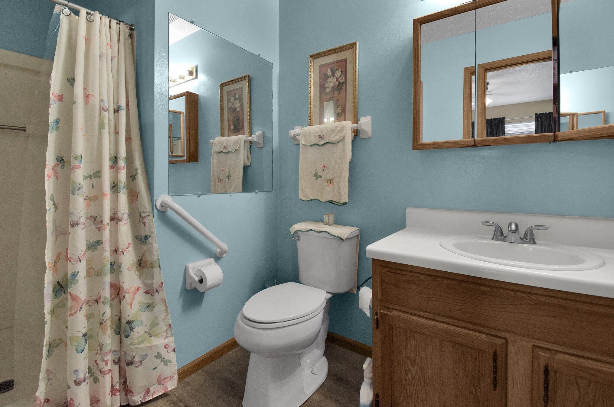 1101 Esther Dr, Columbus OH  43207-4277 exterior