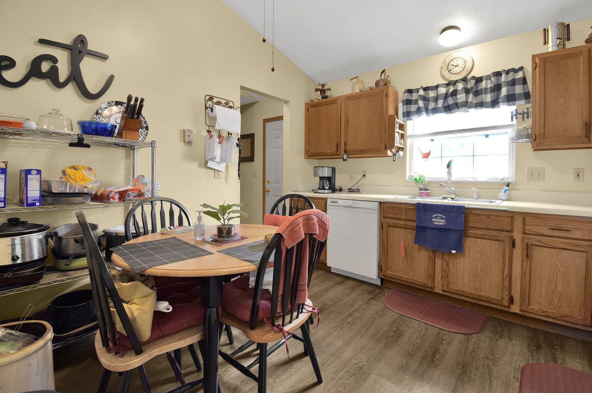 1101 Esther Dr, Columbus OH  43207-4277 exterior