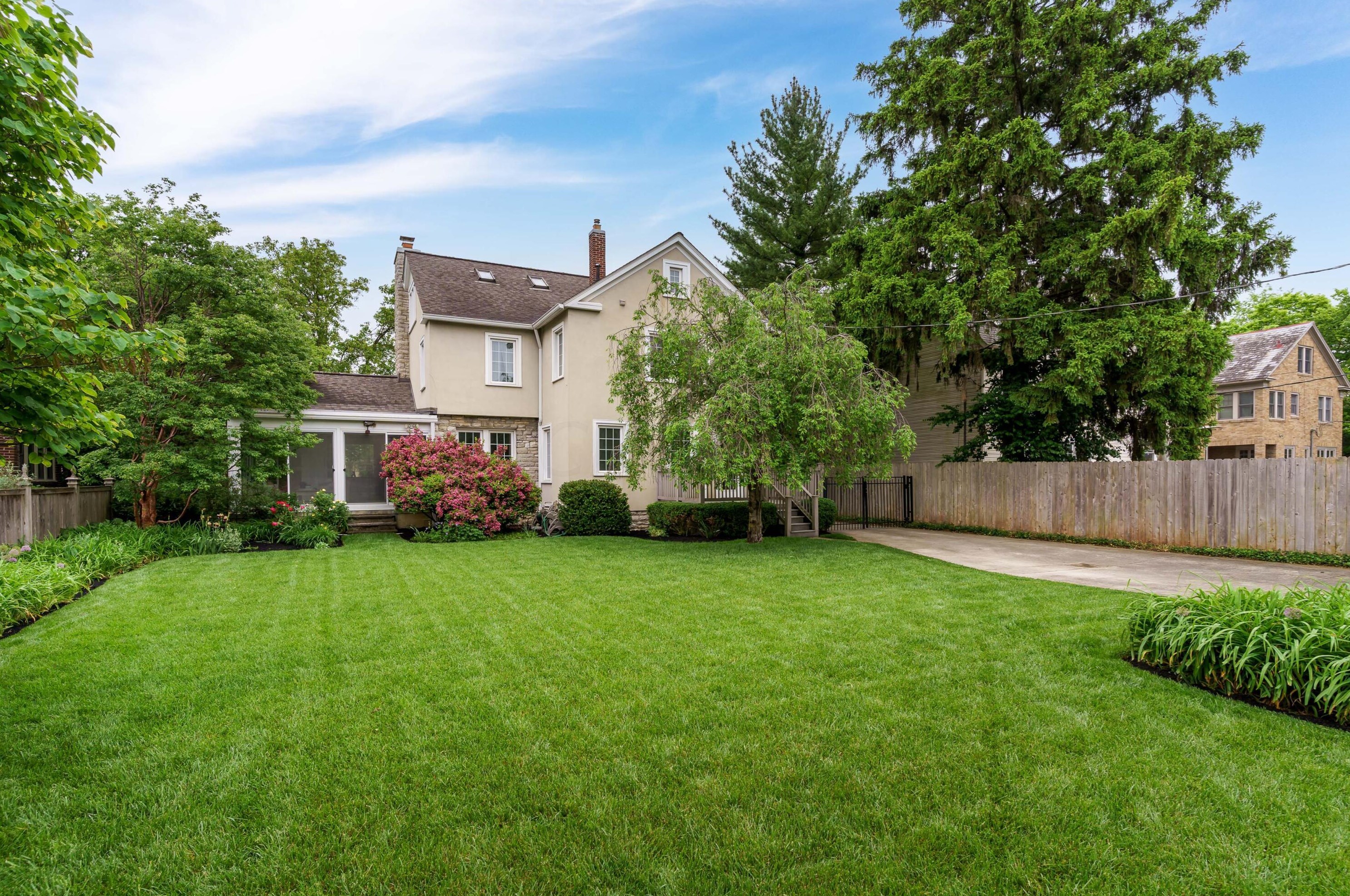 2347 Bexley Park Rd, Columbus OH 43209-2231 exterior