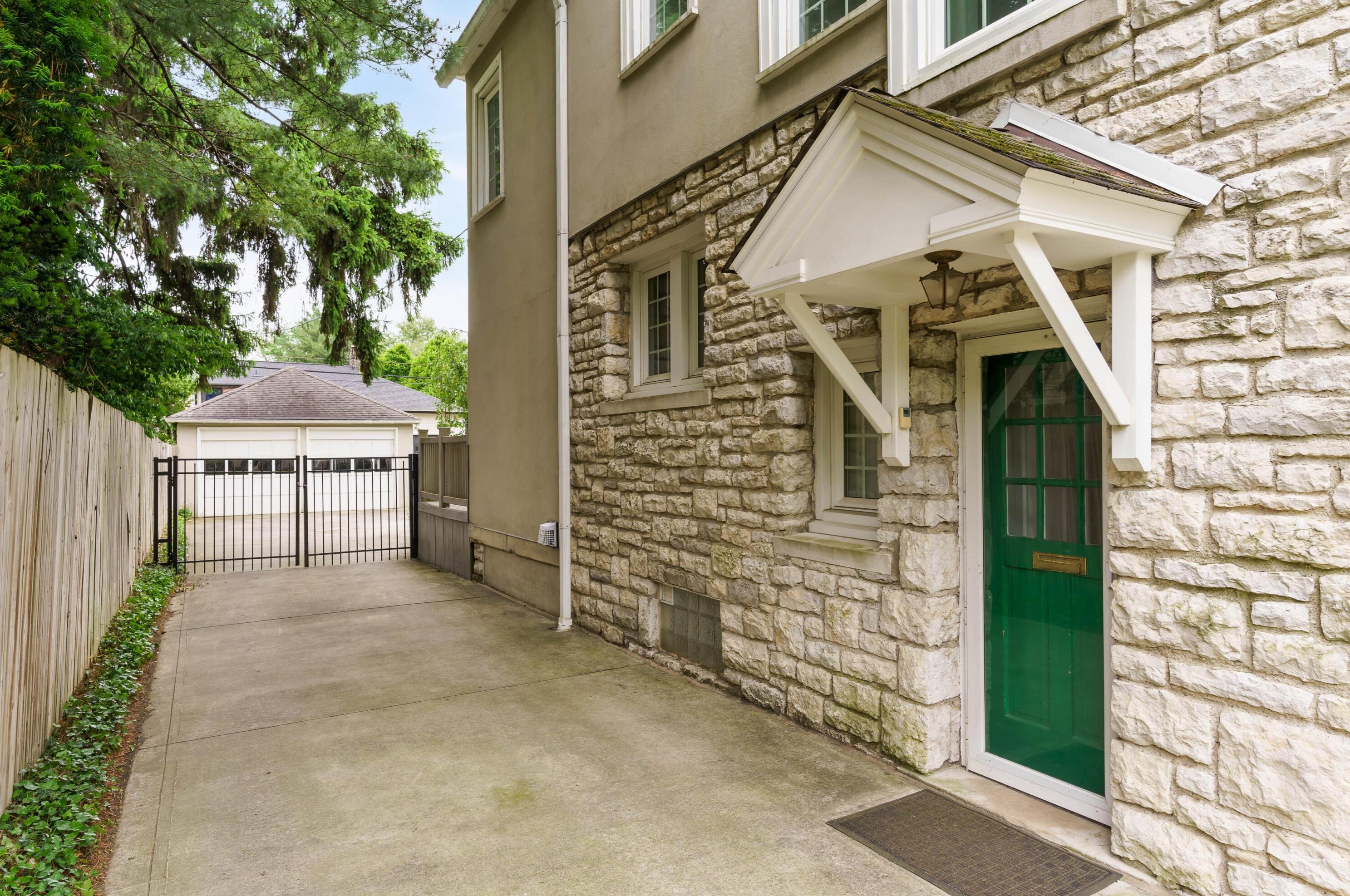 2347 Bexley Park Rd, Columbus OH 43209-2231 exterior