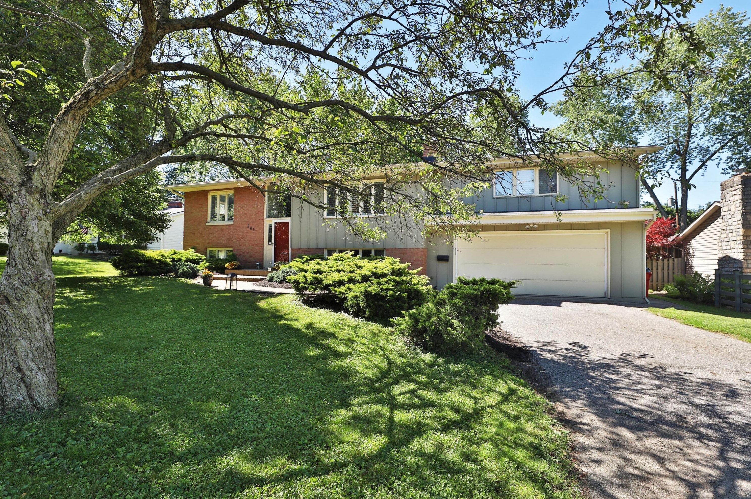 203 W Dublin Granville Rd, Sharon Township, OH 43085