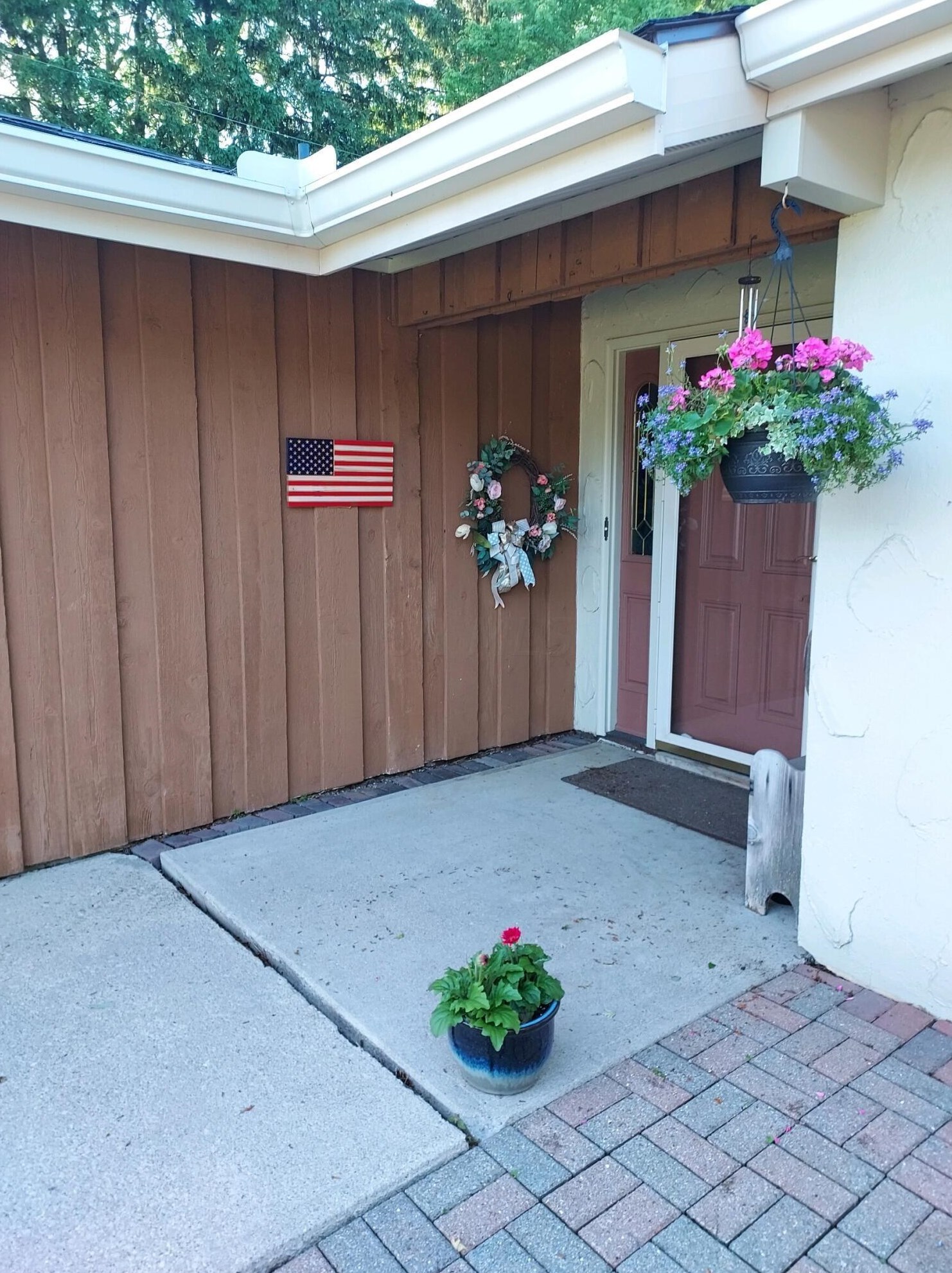 925 Sunset Dr, Bucyrus, OH 44820