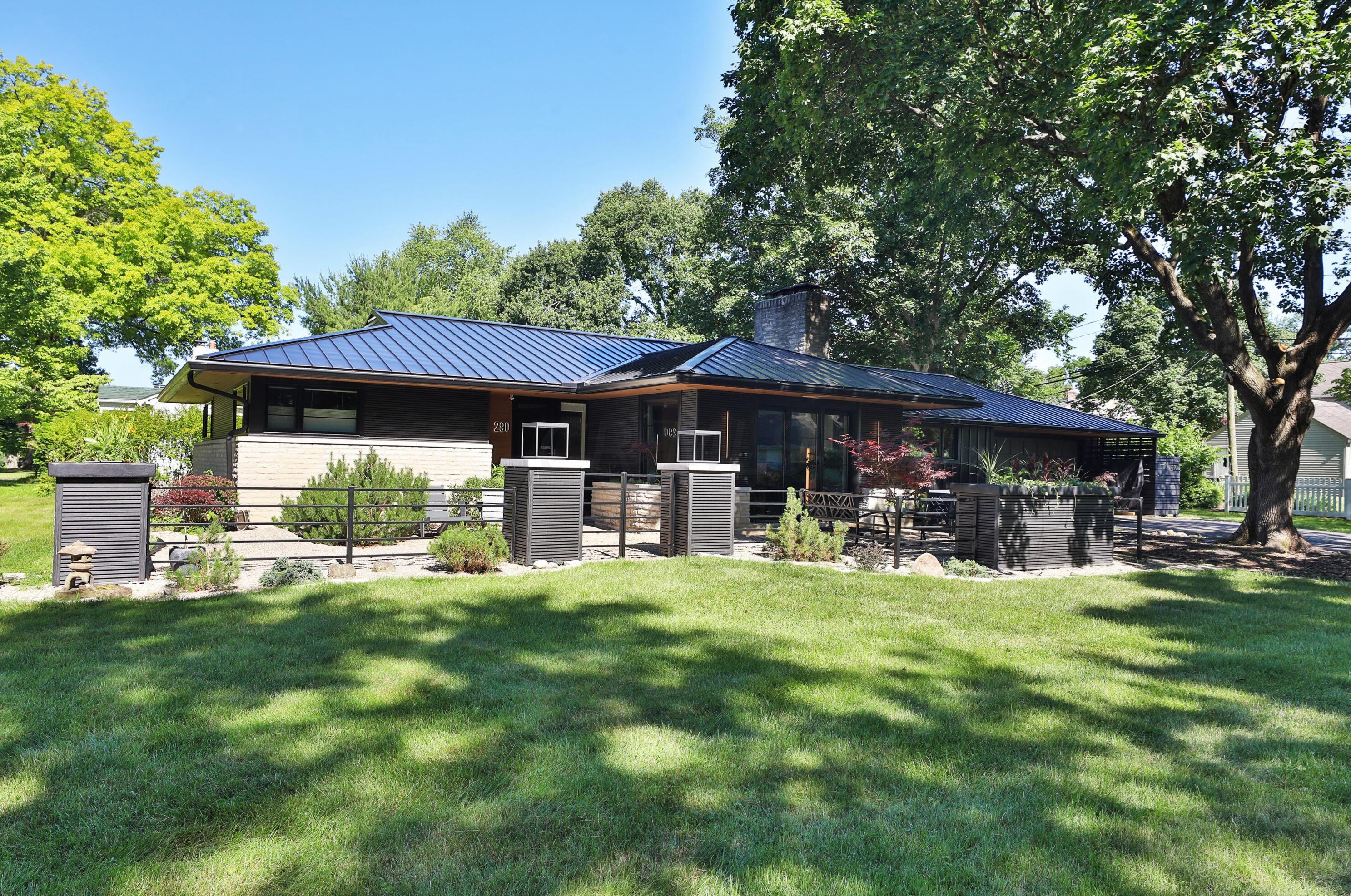 290 Village Dr, Columbus, OH 43214