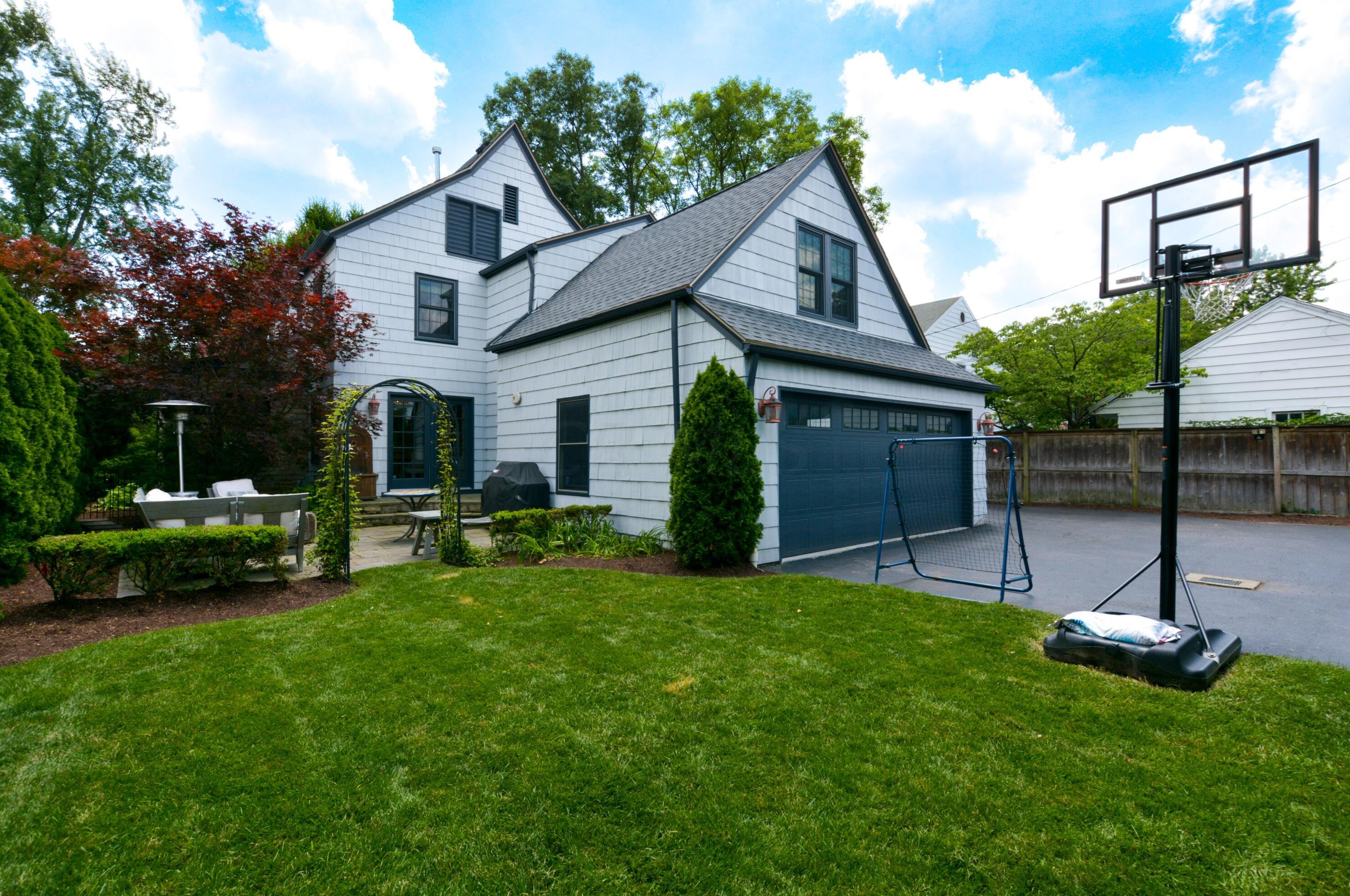 1826 Baldridge Rd, Columbus OH 43221-3811 exterior