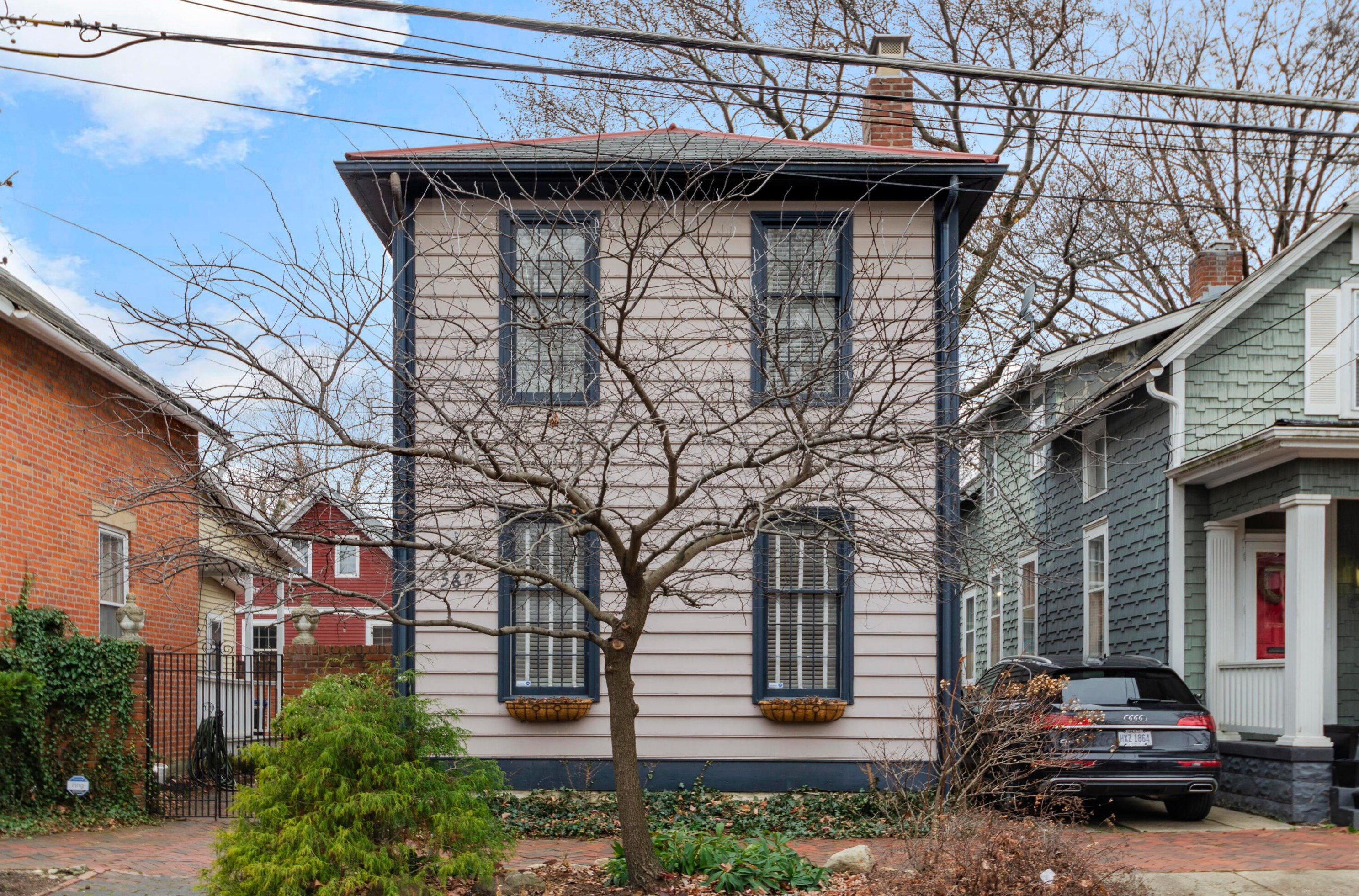 587 Grant Ave, Columbus OH 43215-2146 exterior