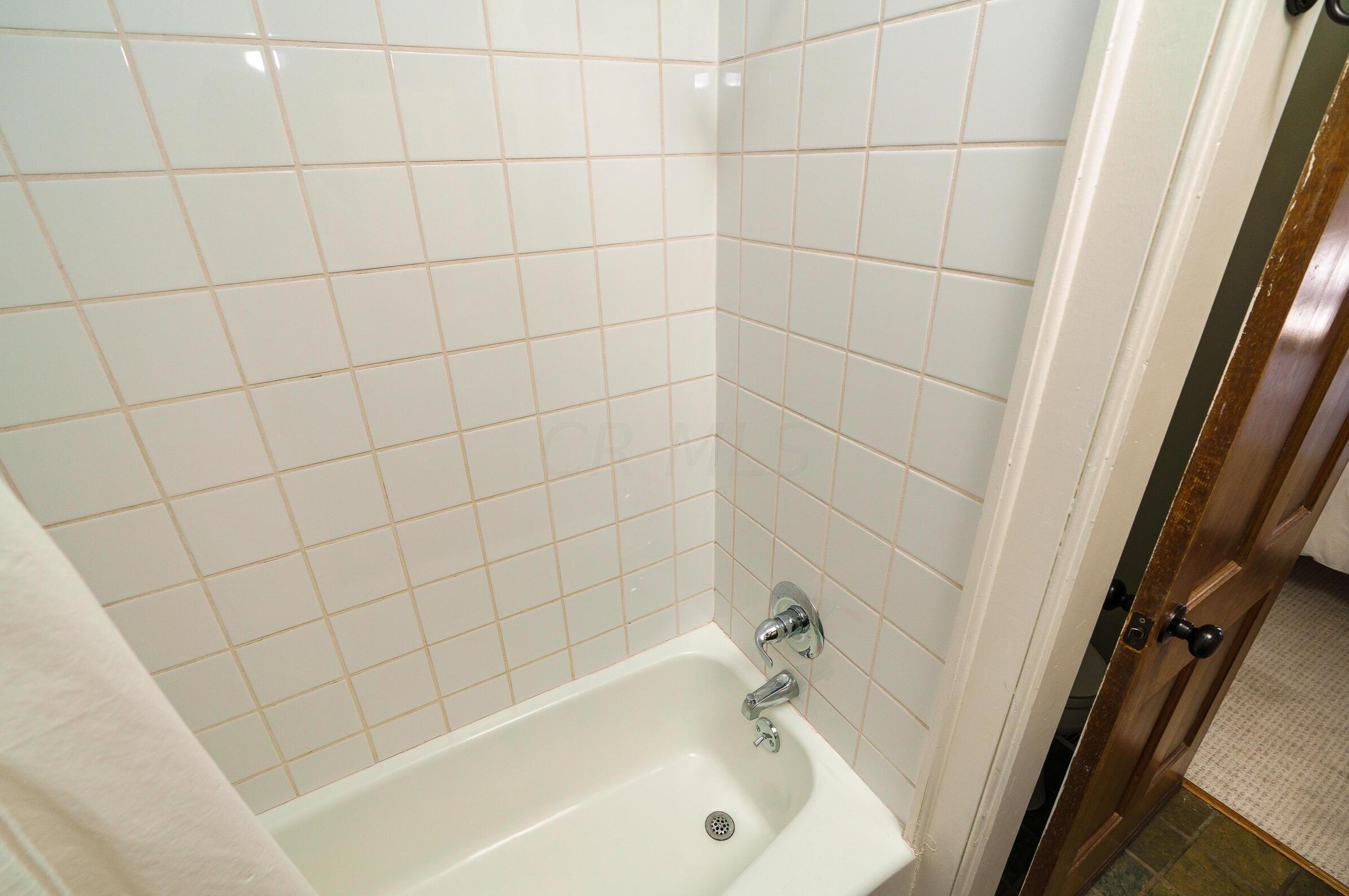 587 Grant Ave, Columbus OH 43215-2146 exterior