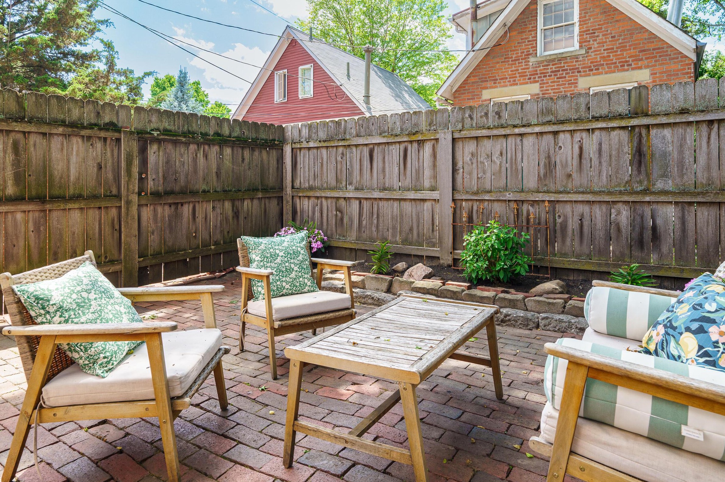 587 Grant Ave, Columbus OH 43215-2146 exterior