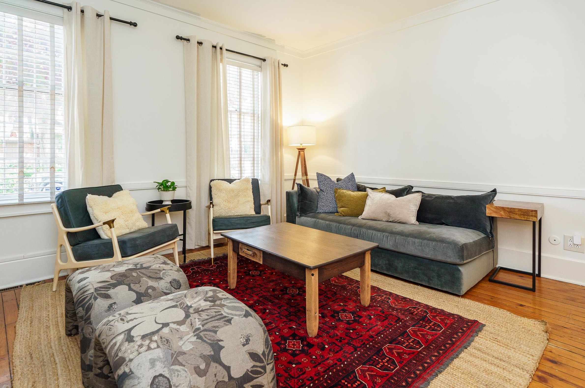 587 Grant Ave, Columbus OH 43215-2146 exterior