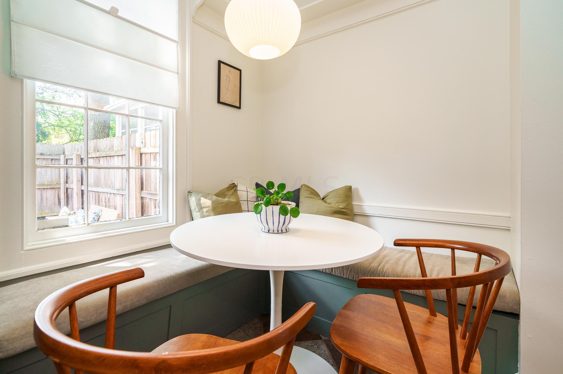 587 Grant Ave, Columbus OH 43215-2146 exterior