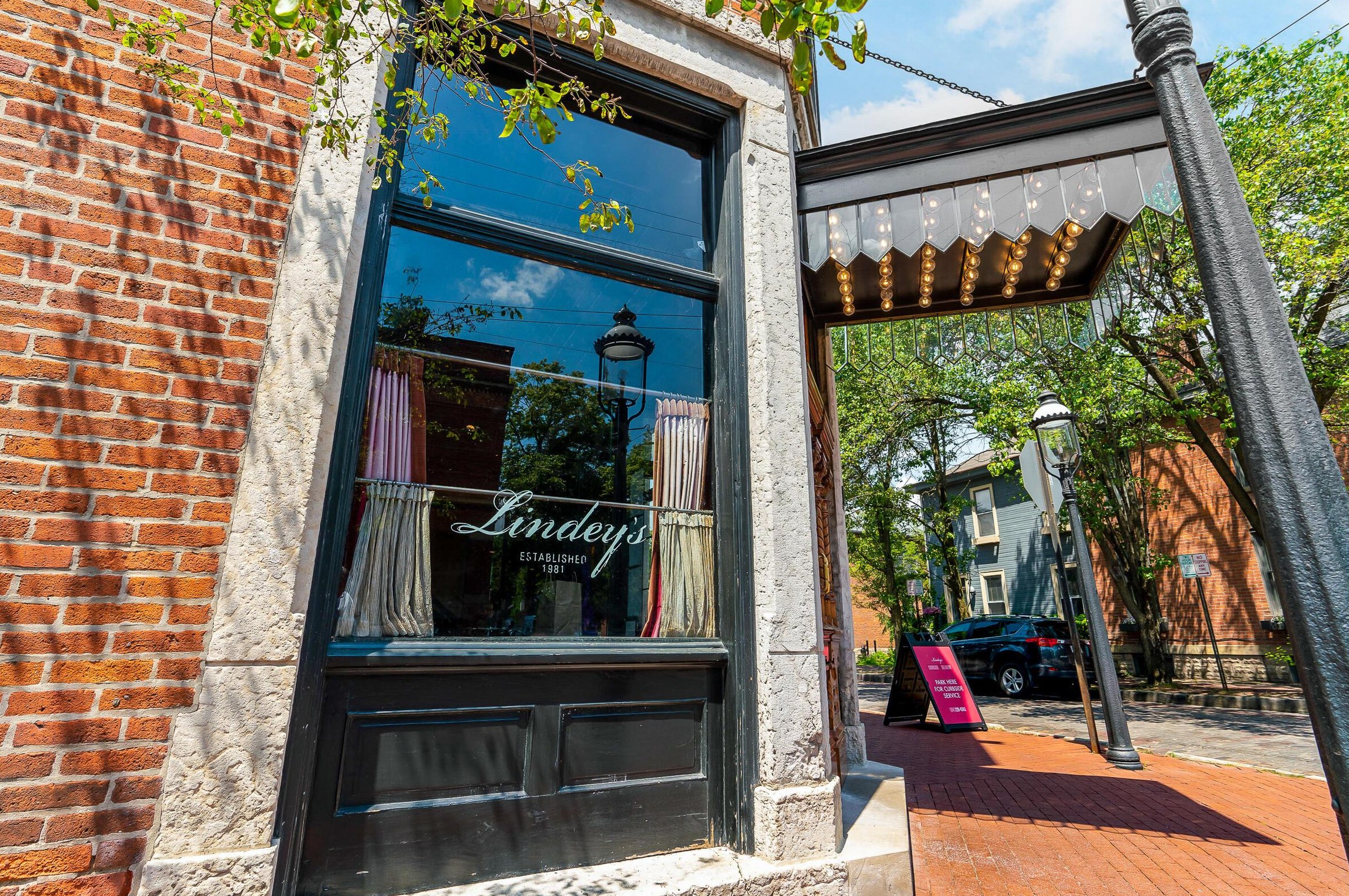 587 Grant Ave, Columbus OH 43215-2146 exterior