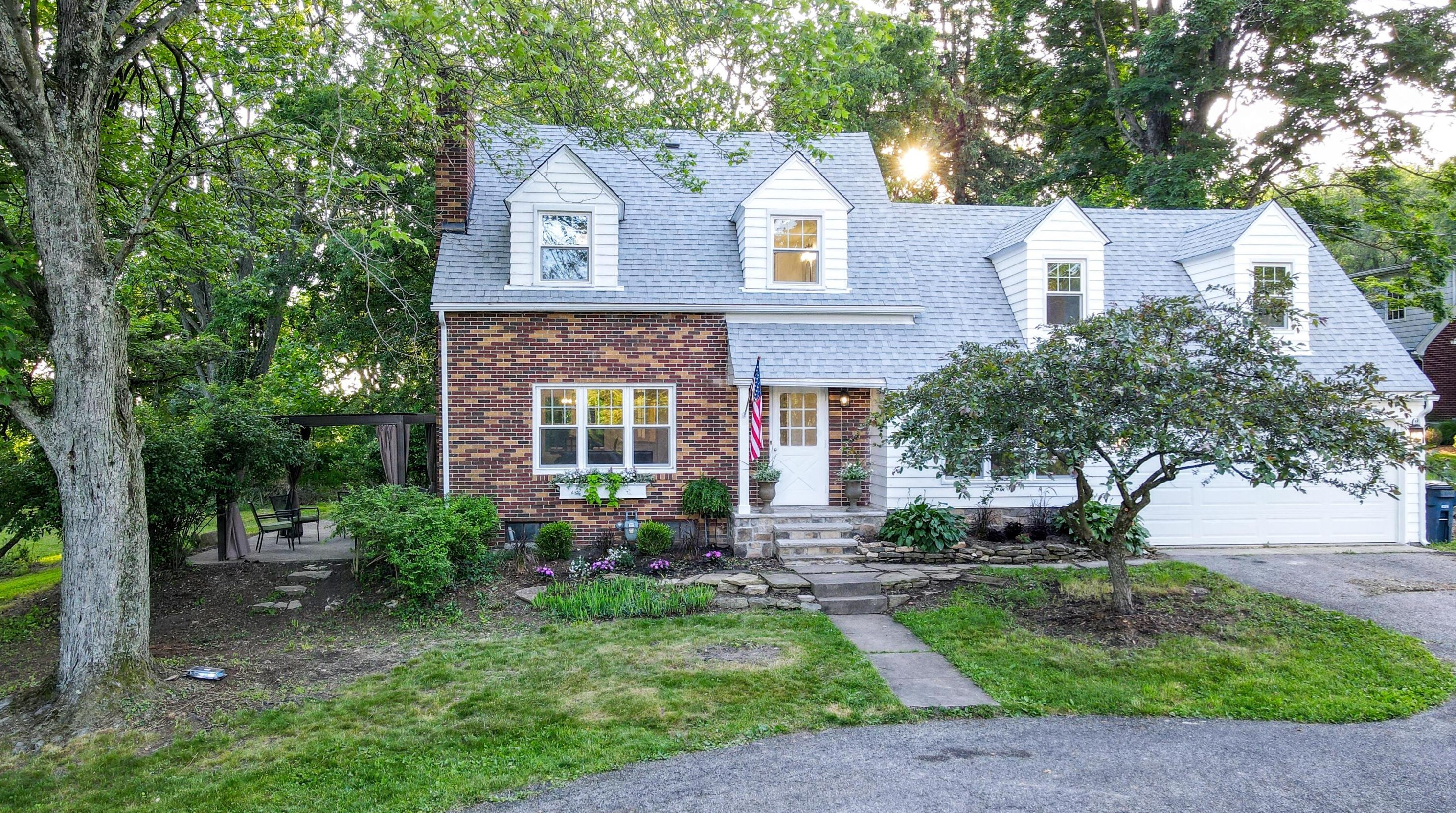 1151 Parkview Dr, Lancaster, OH 43130-1873