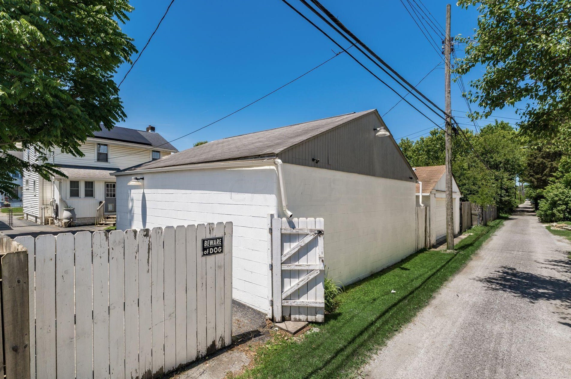 650 Hilltonia Ave, Columbus OH 43223-1704 exterior