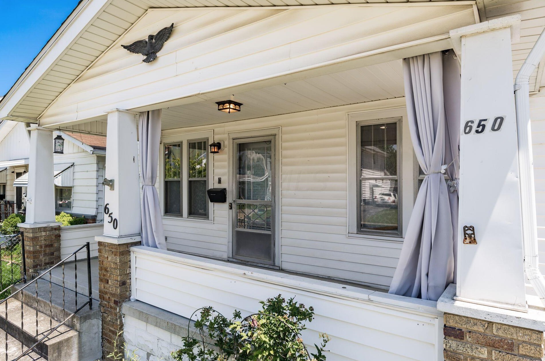 650 Hilltonia Ave, Columbus OH 43223-1704 exterior