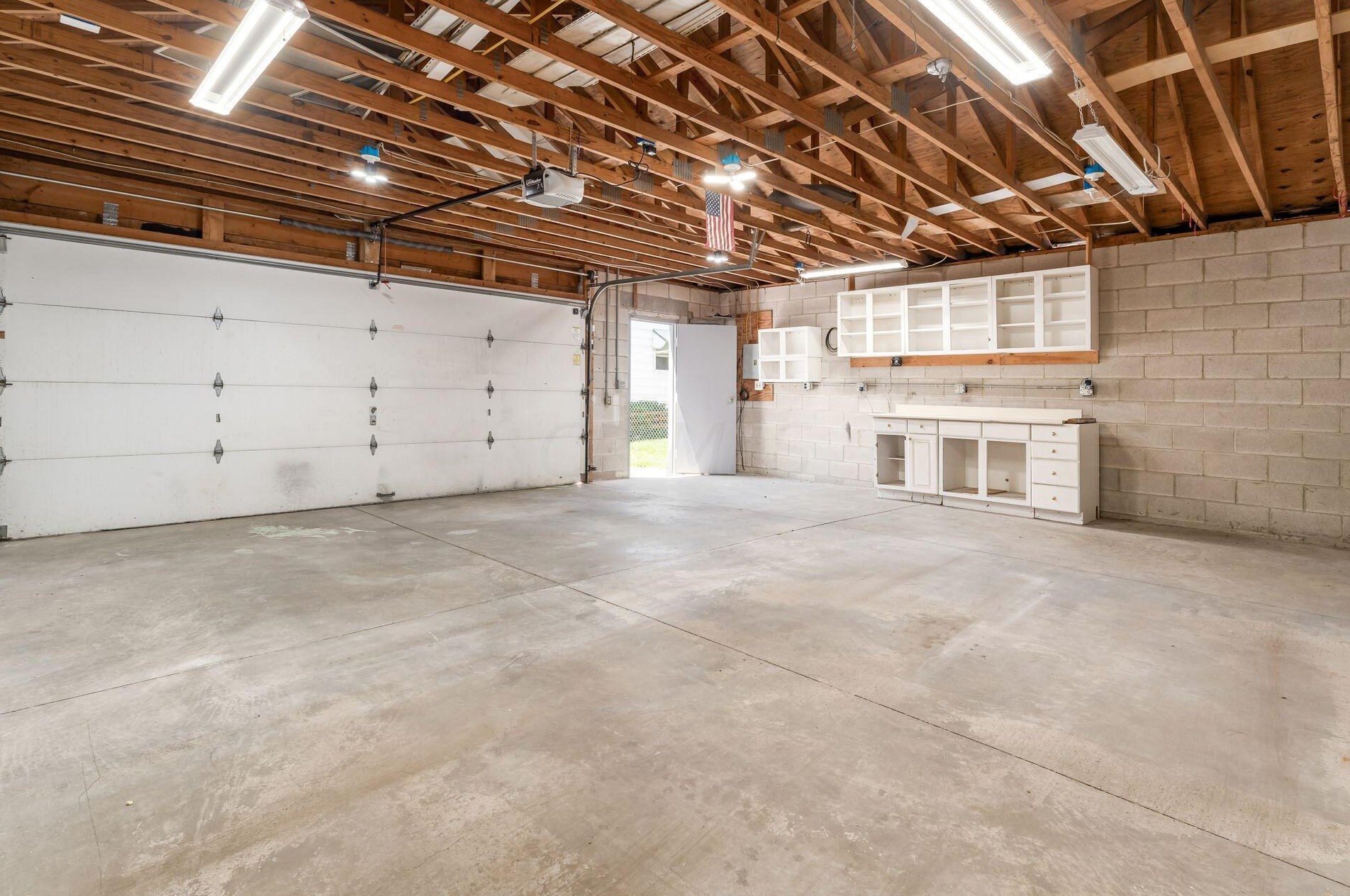 650 Hilltonia Ave, Columbus OH 43223-1704 exterior