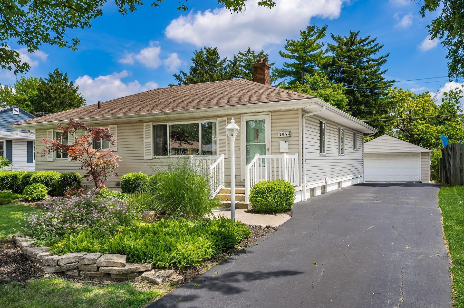 3854 Security Dr, Darbydale, OH 43123-2827