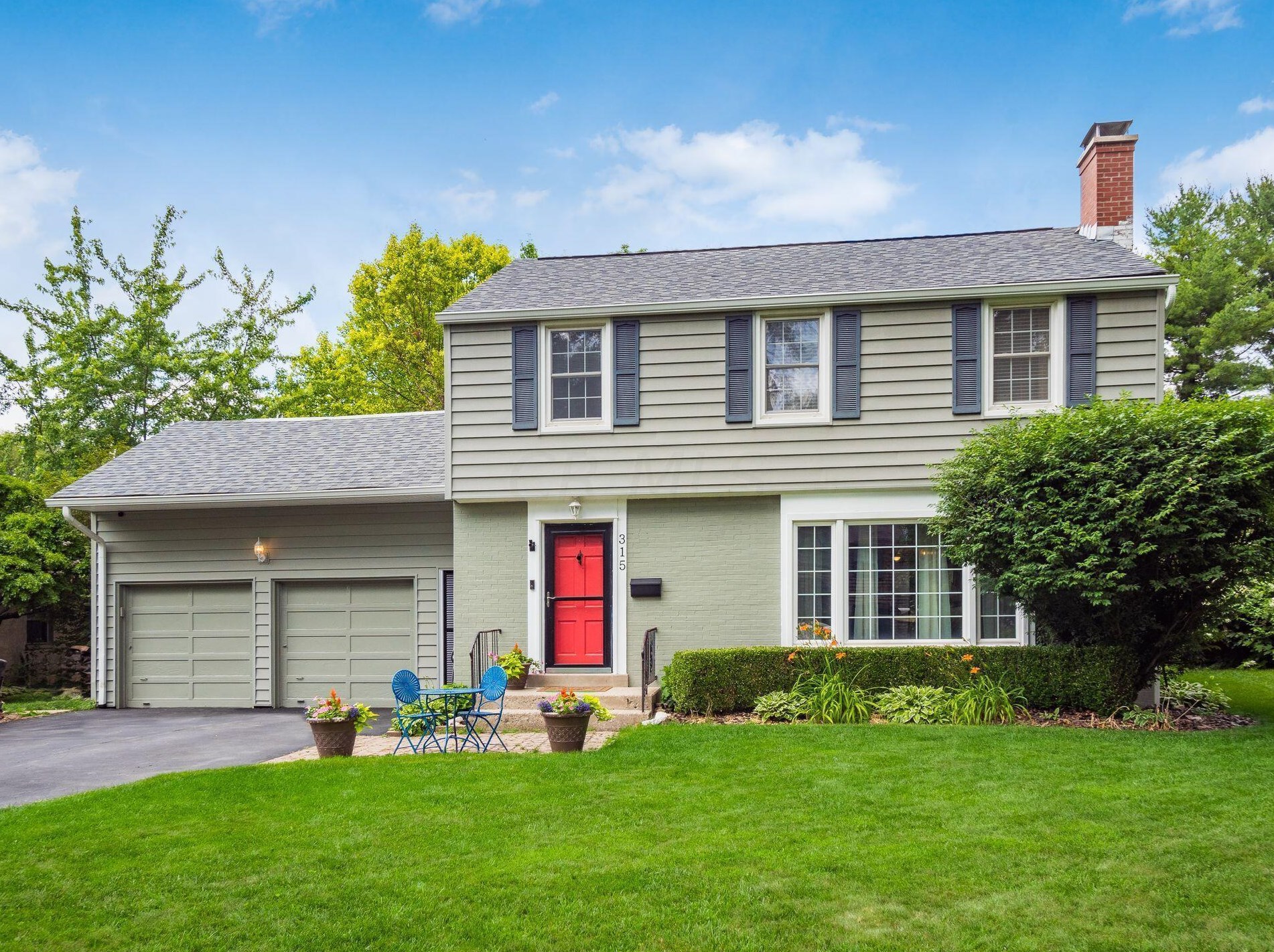 315 Broadleigh Rd, Columbus, OH 43209-1906