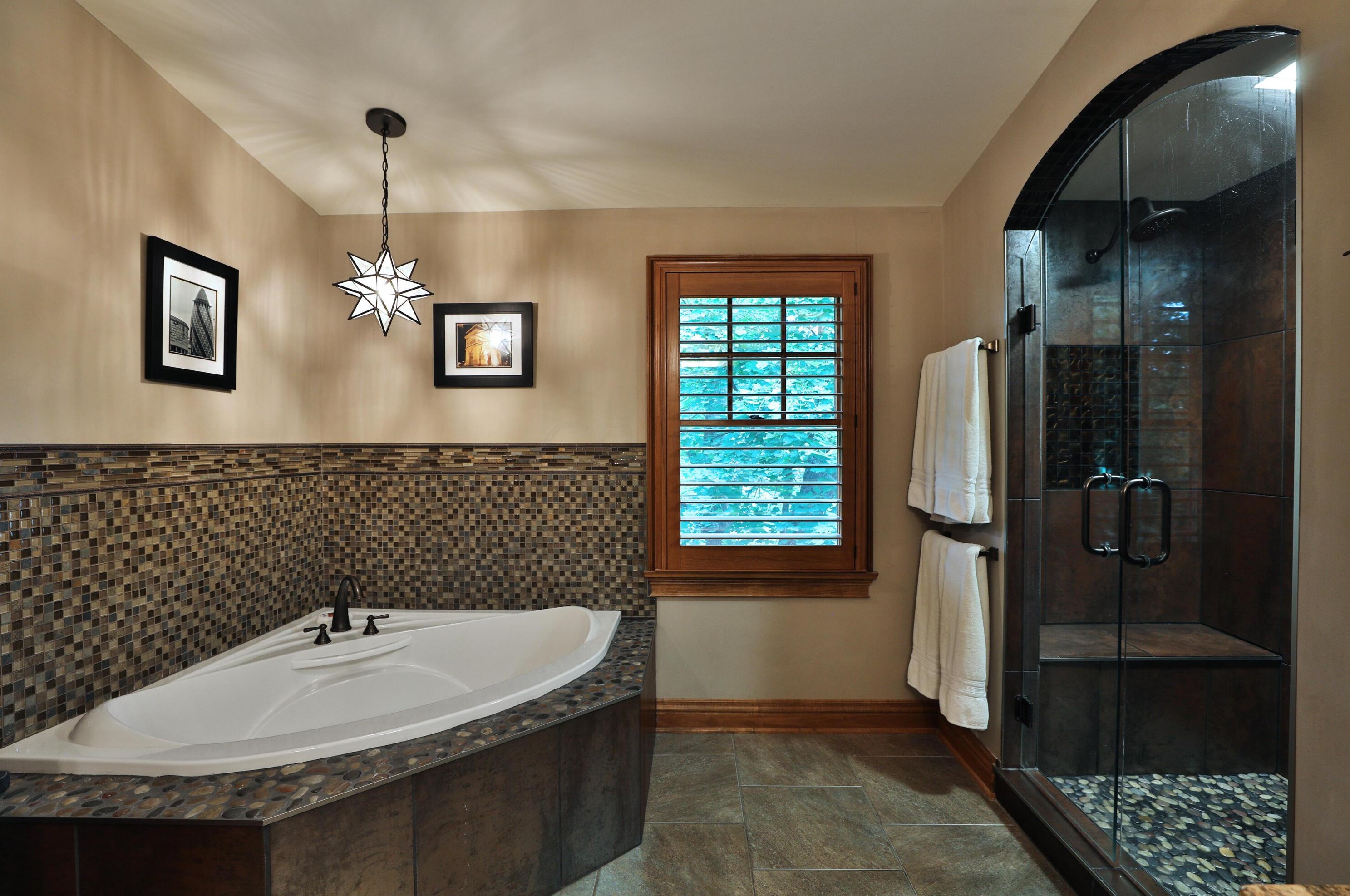 5803 Dover Ct, Columbus OH 43085-3806 exterior