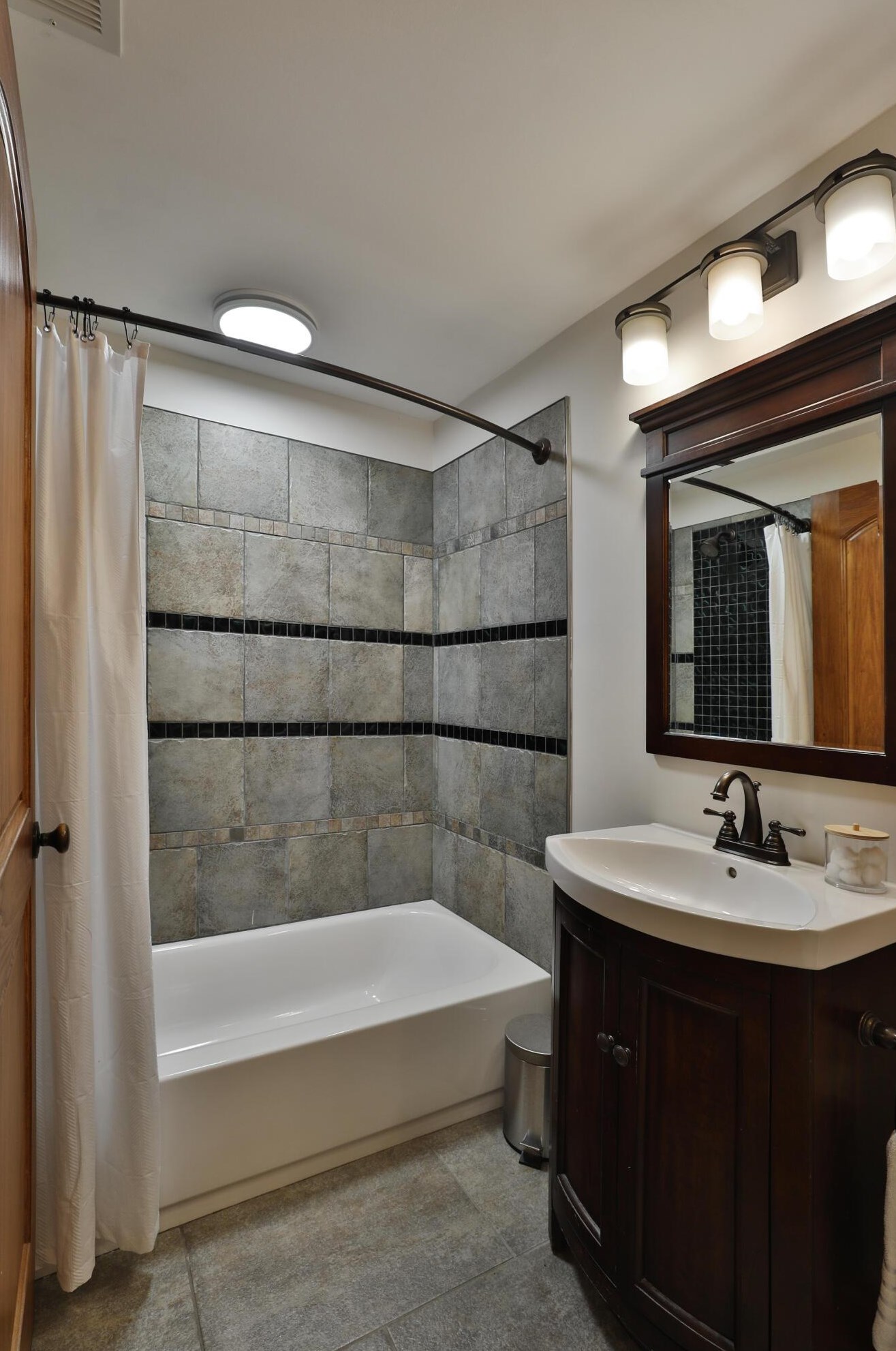 5803 Dover Ct, Columbus OH 43085-3806 exterior