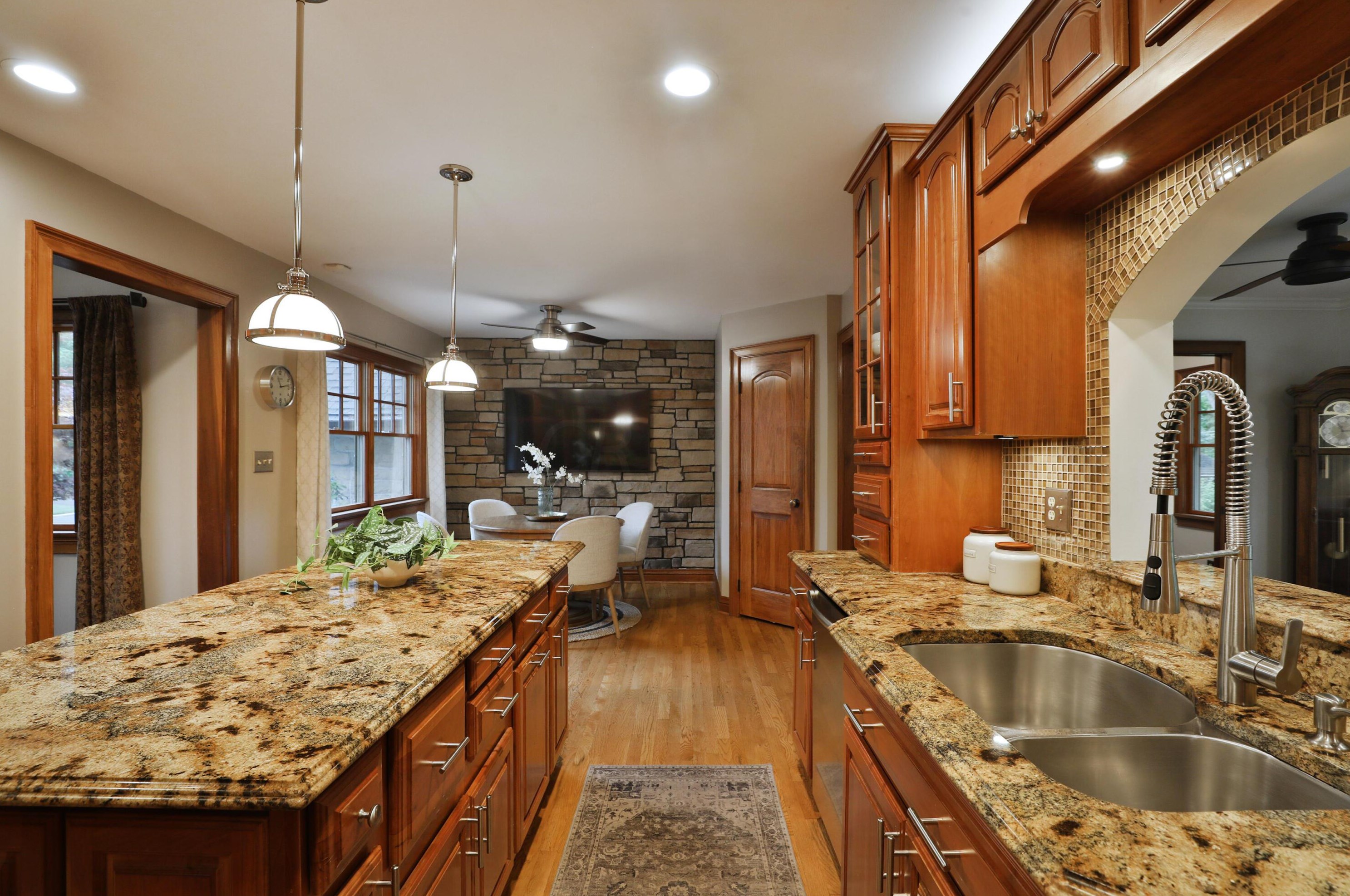 5803 Dover Ct, Columbus OH 43085-3806 exterior