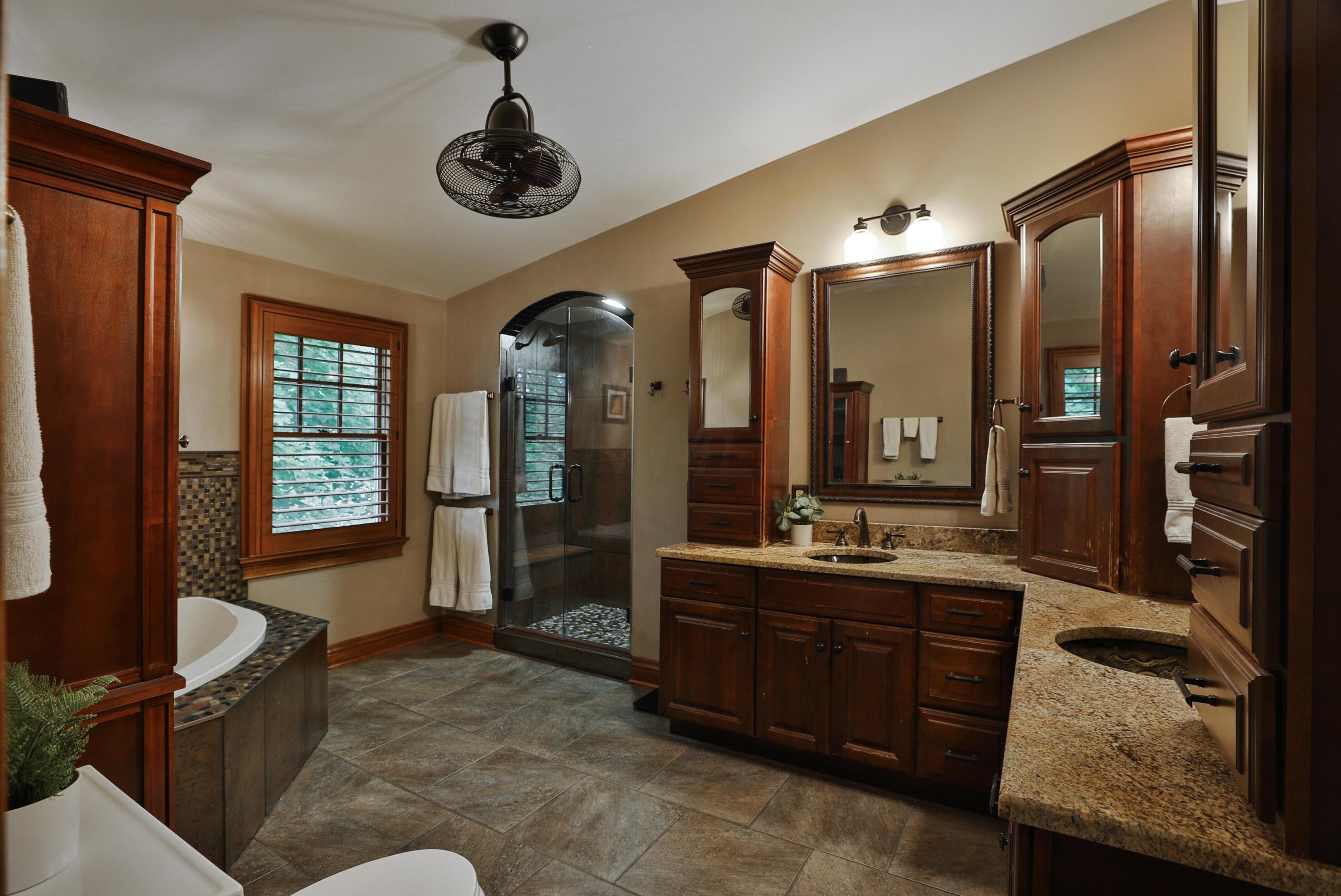 5803 Dover Ct, Columbus OH 43085-3806 exterior