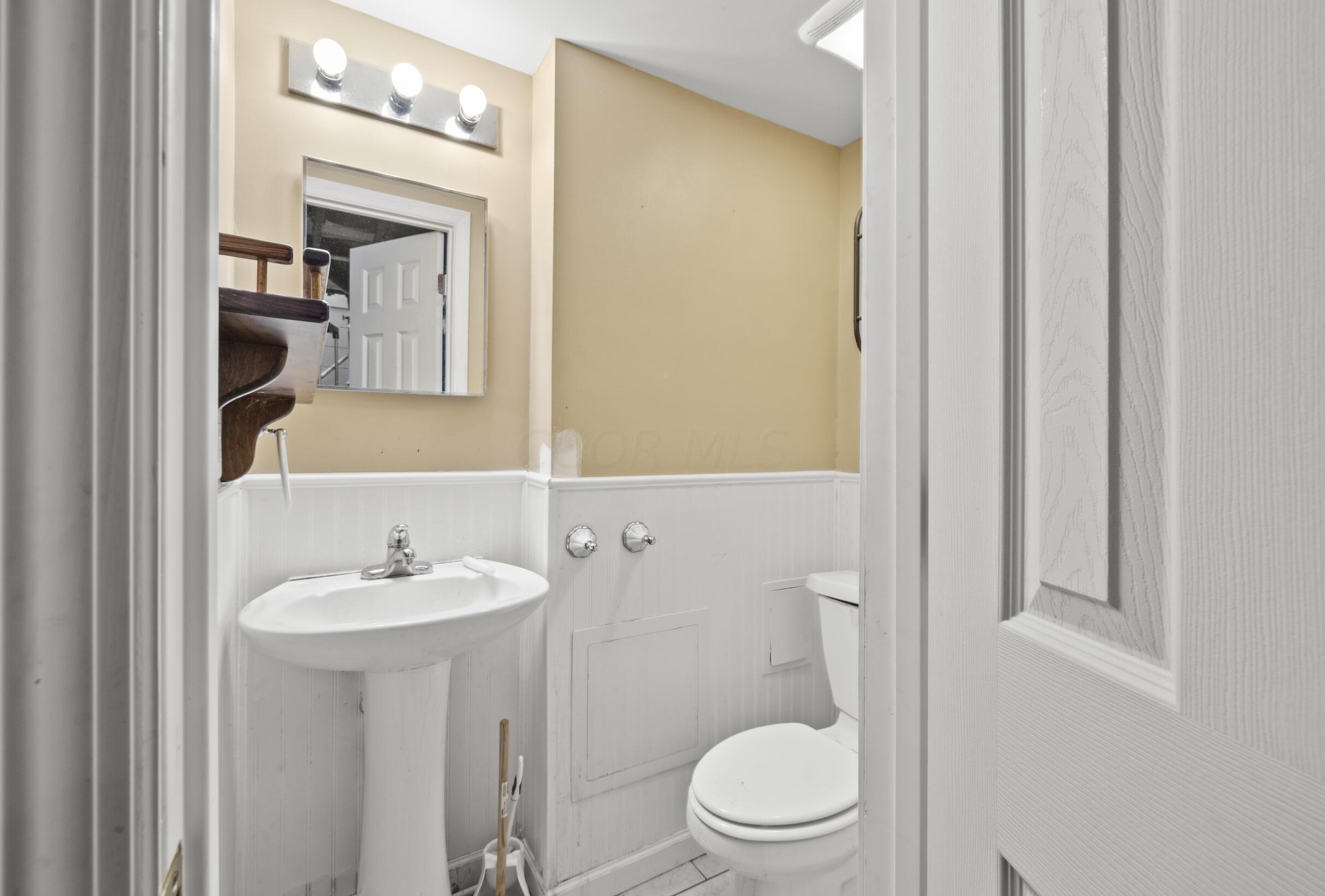 23 Torrence Rd, Columbus OH 43214-3841 exterior