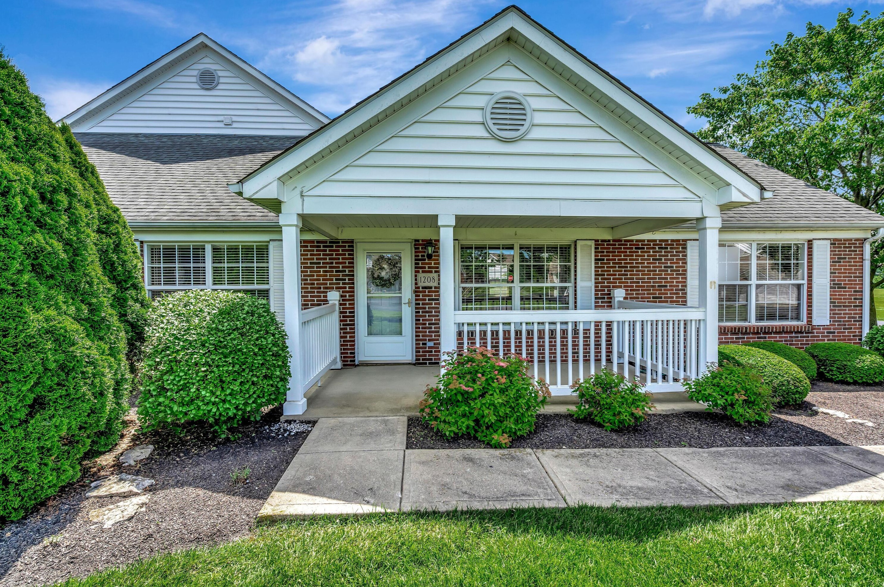 1208 Old Pond Dr, Marion, OH 43302
