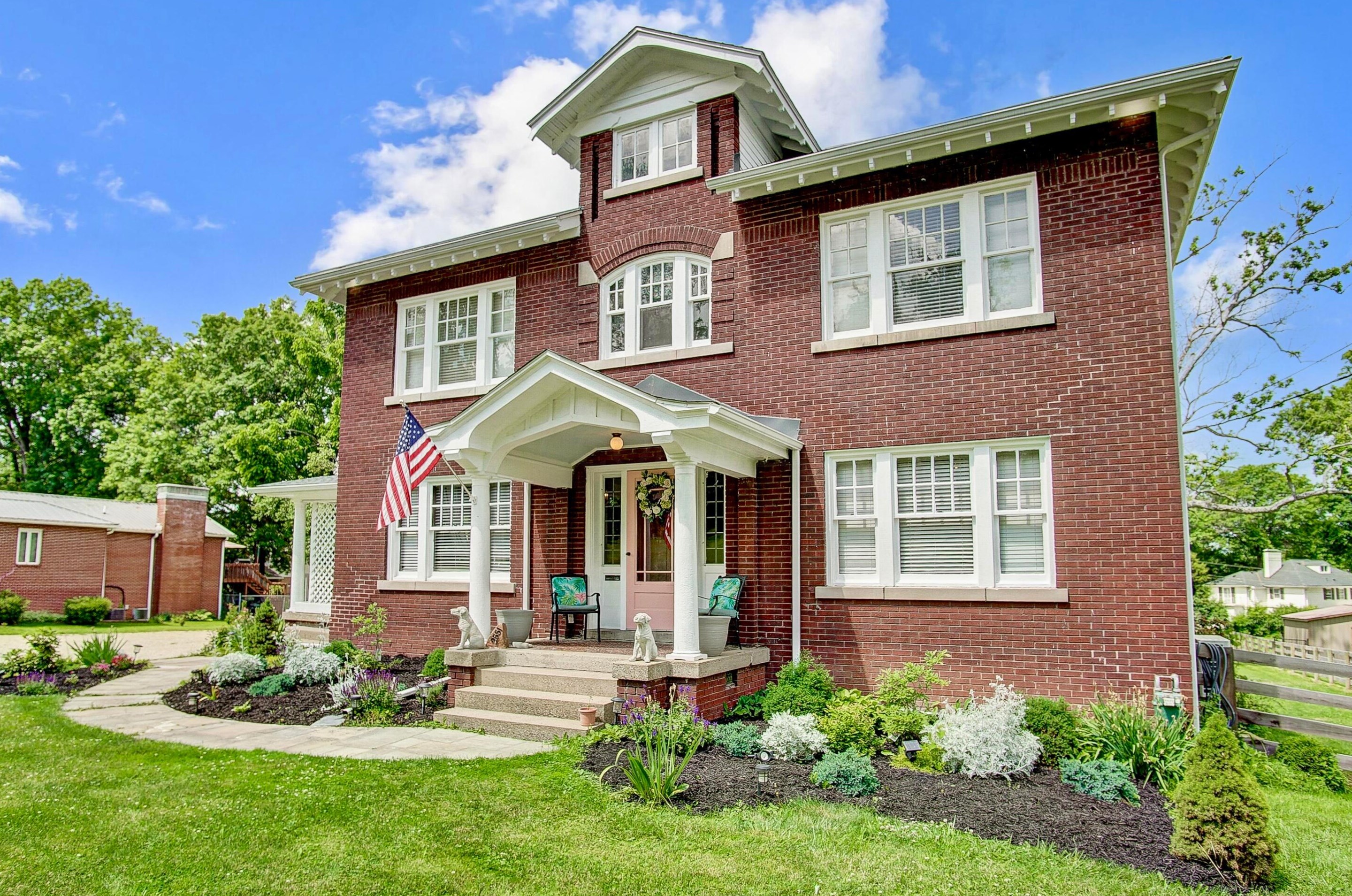 2551 Dresden Rd, Zanesville, OH 43701