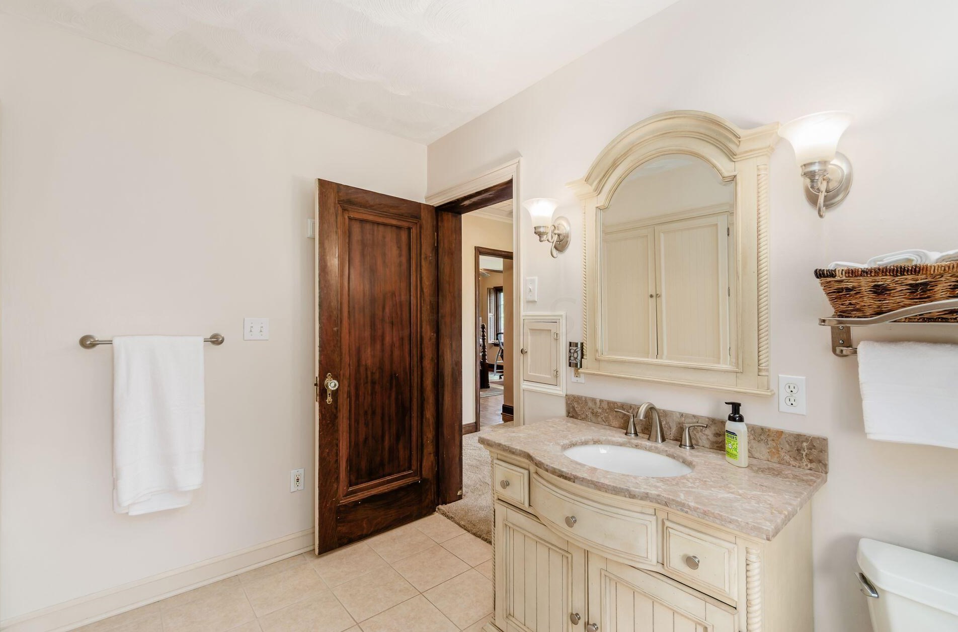 1685 Andover Rd, Columbus OH 43212-2301 exterior