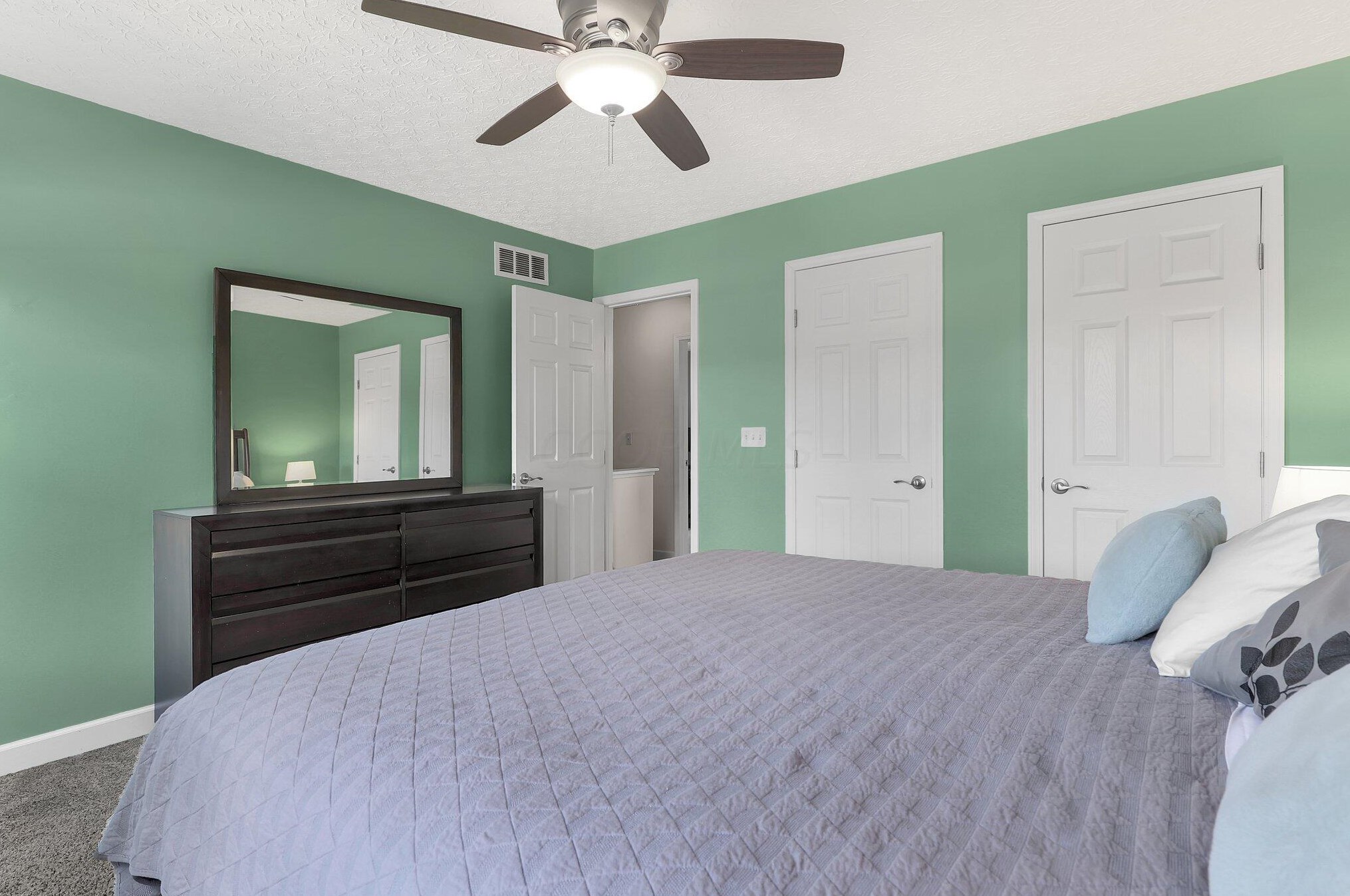 3553 Rosburg Dr, Columbus OH 43228-7073 exterior