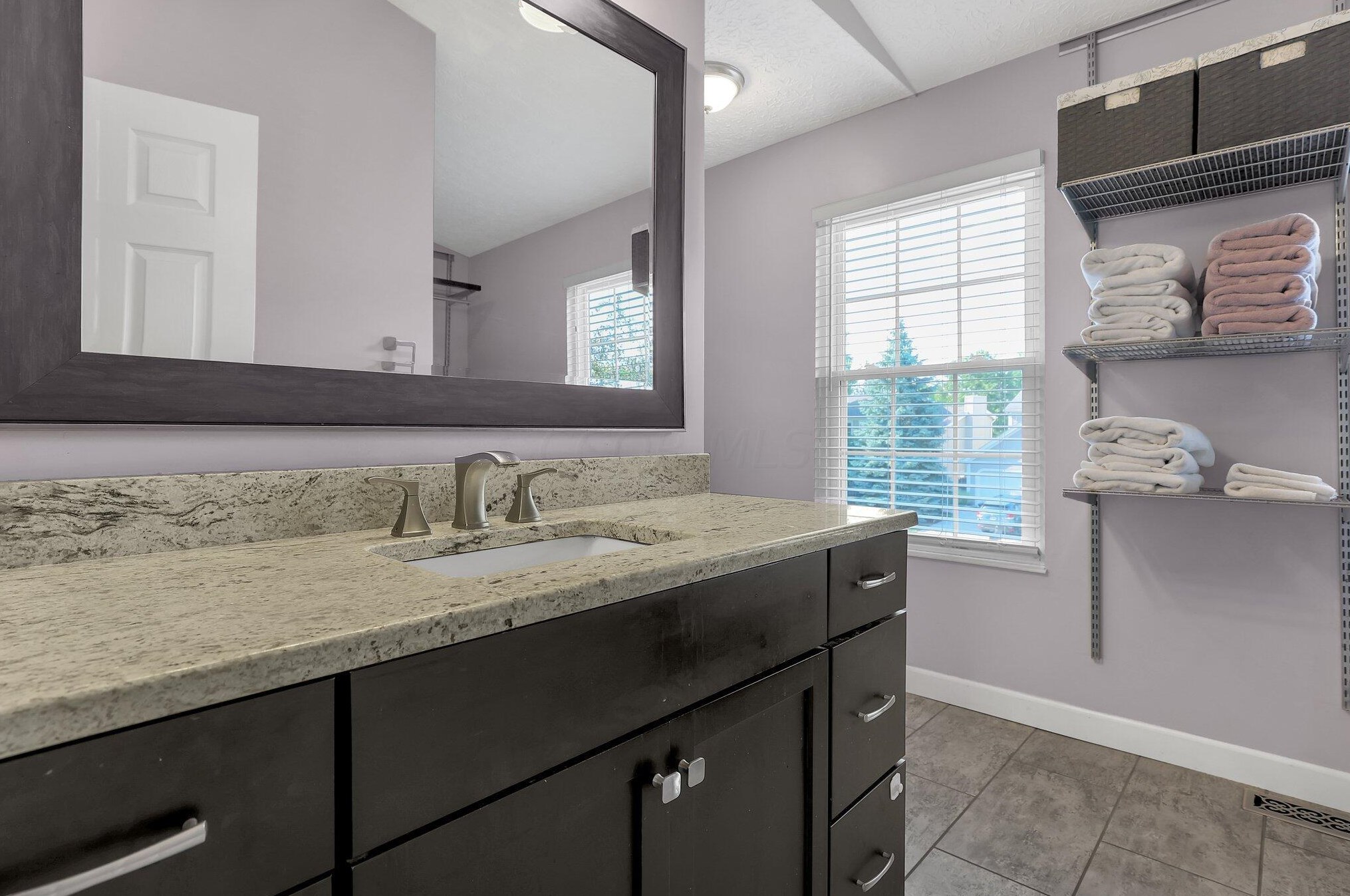 3553 Rosburg Dr, Columbus OH 43228-7073 exterior