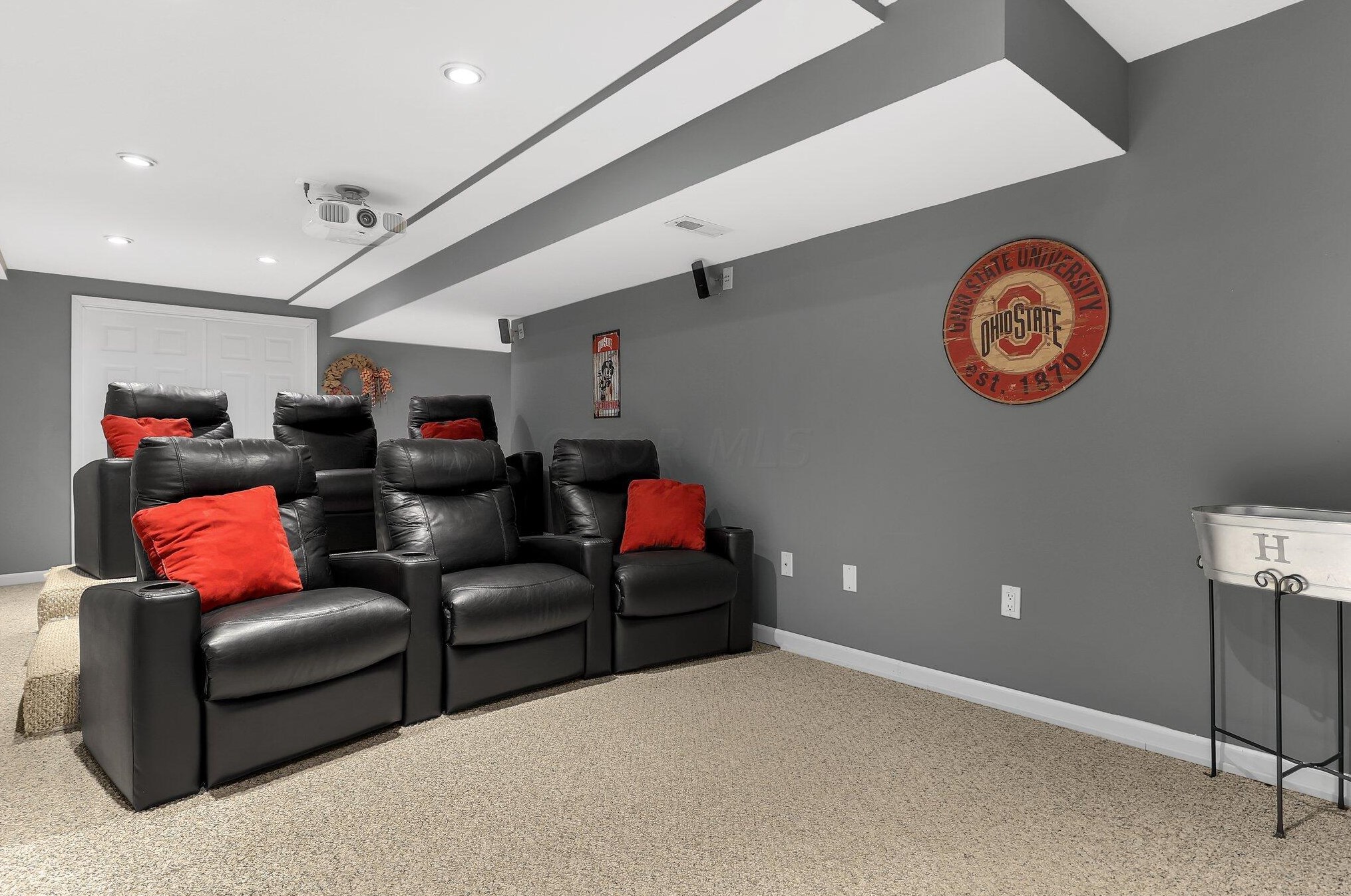 3553 Rosburg Dr, Columbus OH 43228-7073 exterior