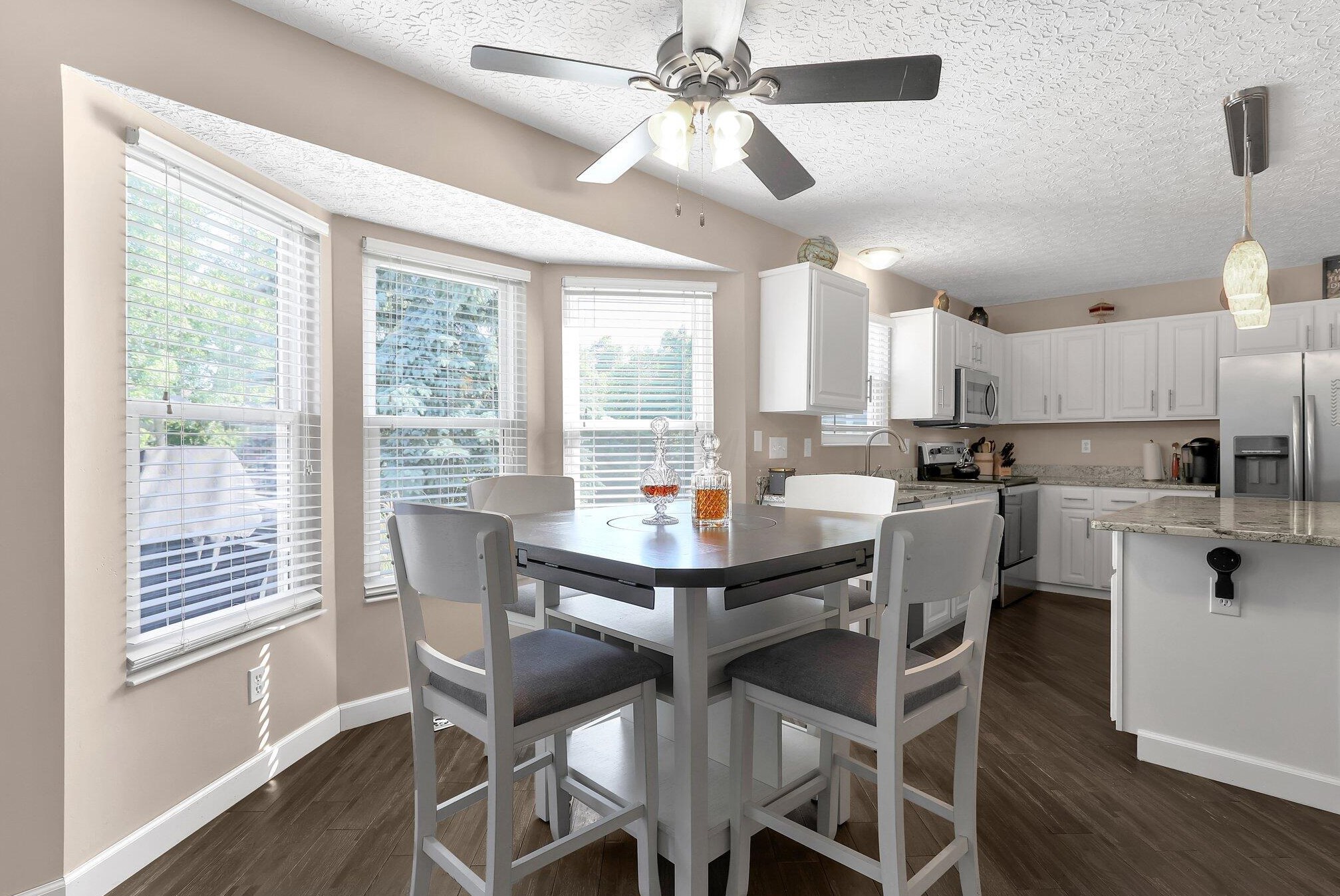 3553 Rosburg Dr, Columbus OH 43228-7073 exterior