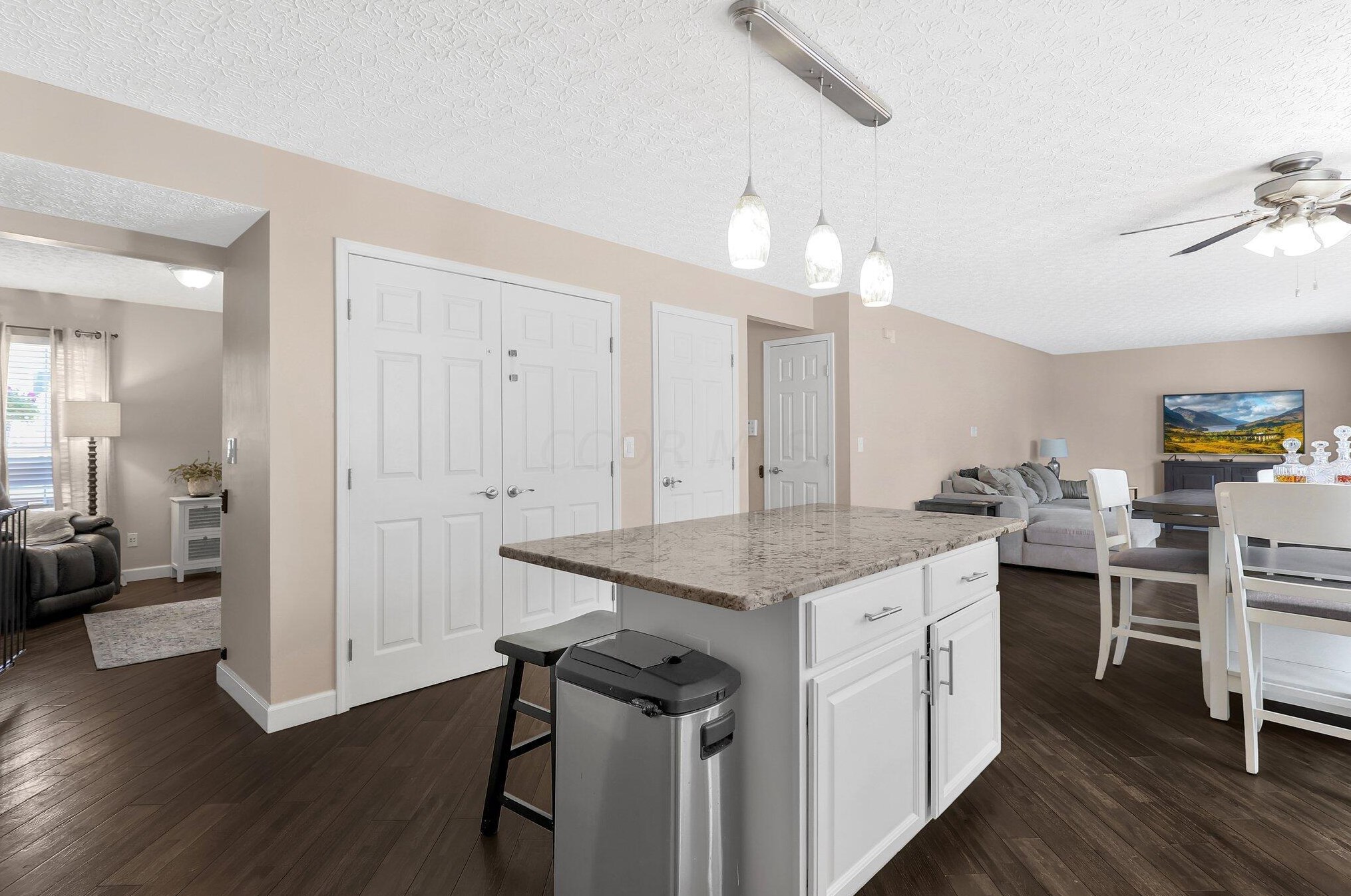 3553 Rosburg Dr, Columbus OH 43228-7073 exterior