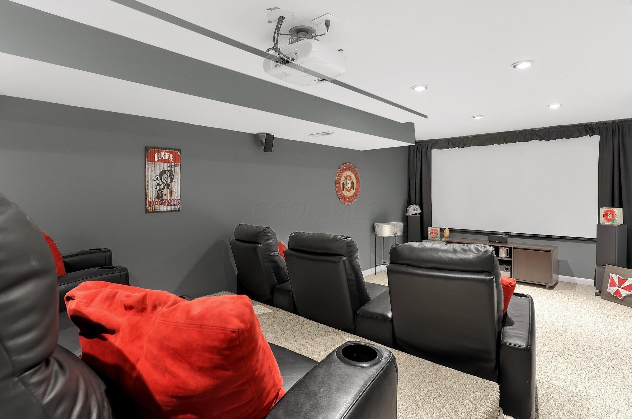 3553 Rosburg Dr, Columbus OH 43228-7073 exterior