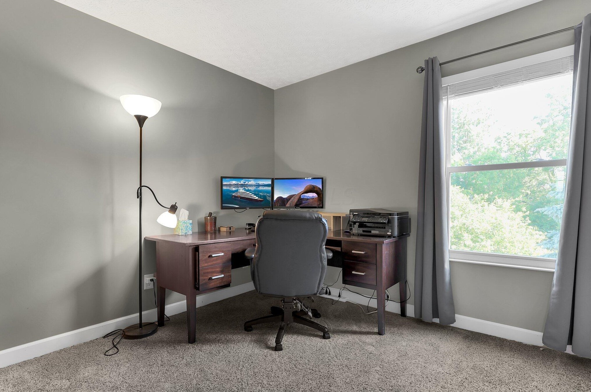 3553 Rosburg Dr, Columbus OH 43228-7073 exterior