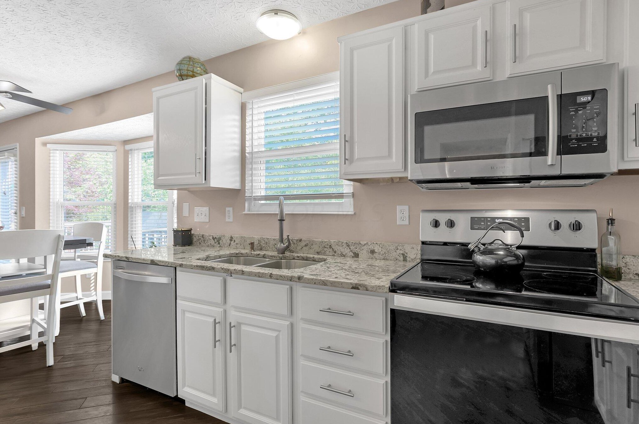 3553 Rosburg Dr, Columbus OH 43228-7073 exterior