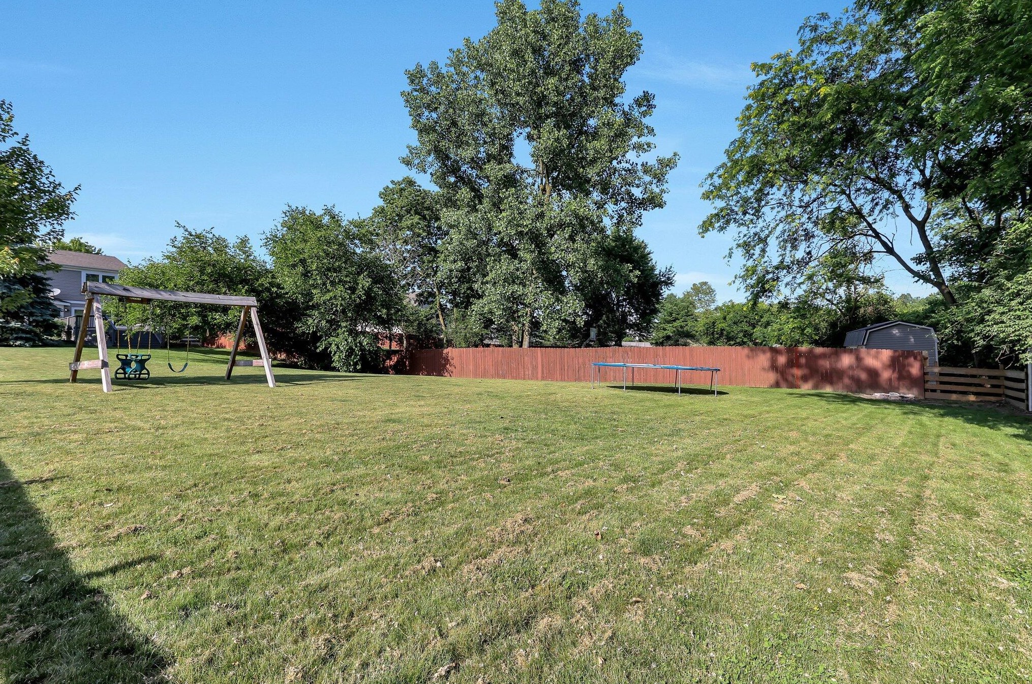 3553 Rosburg Dr, Columbus OH 43228-7073 exterior